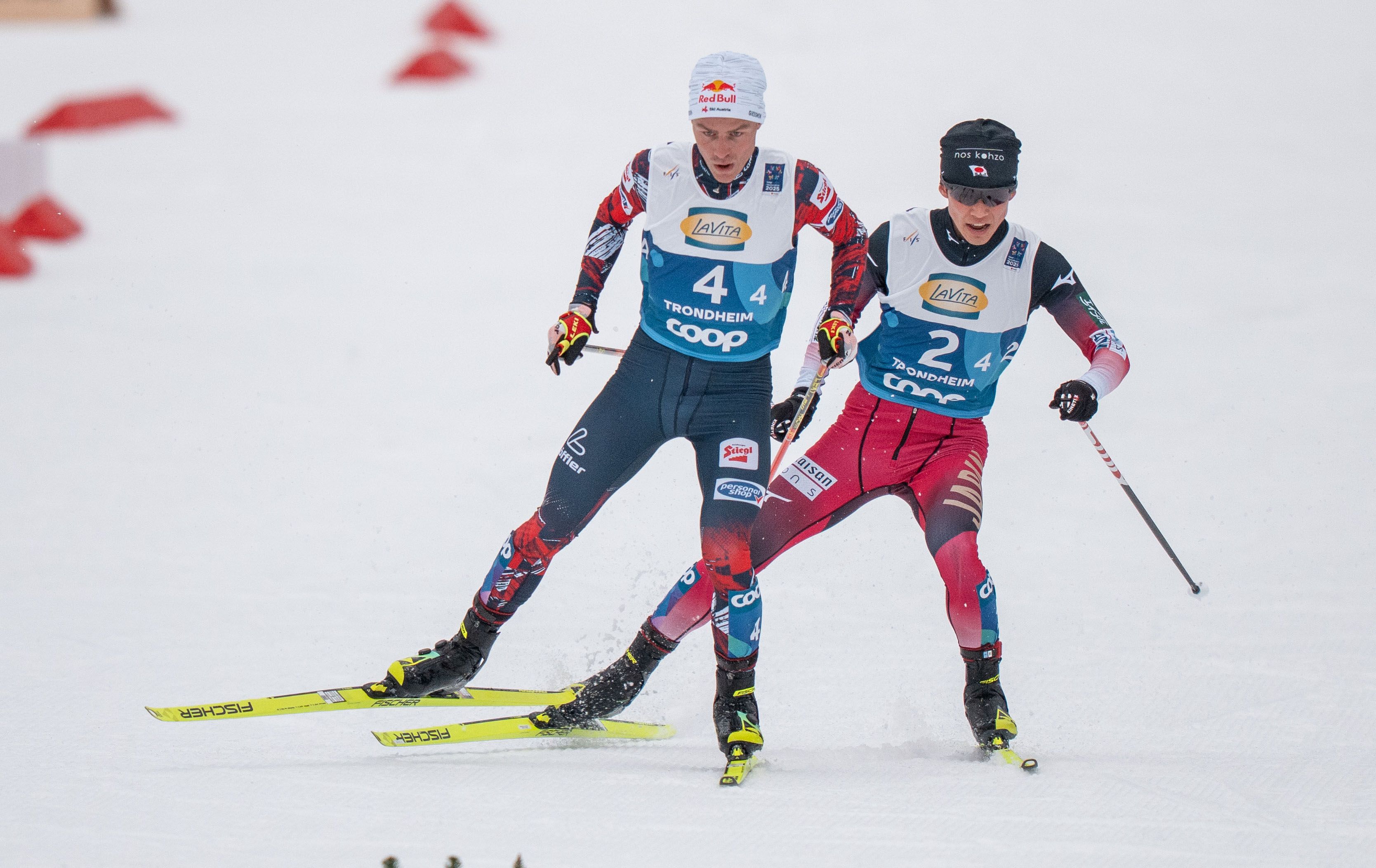 ÖSV-Ass Johannes Lamparter im Duell mit dem Japaner Ryota Yamamoto. 