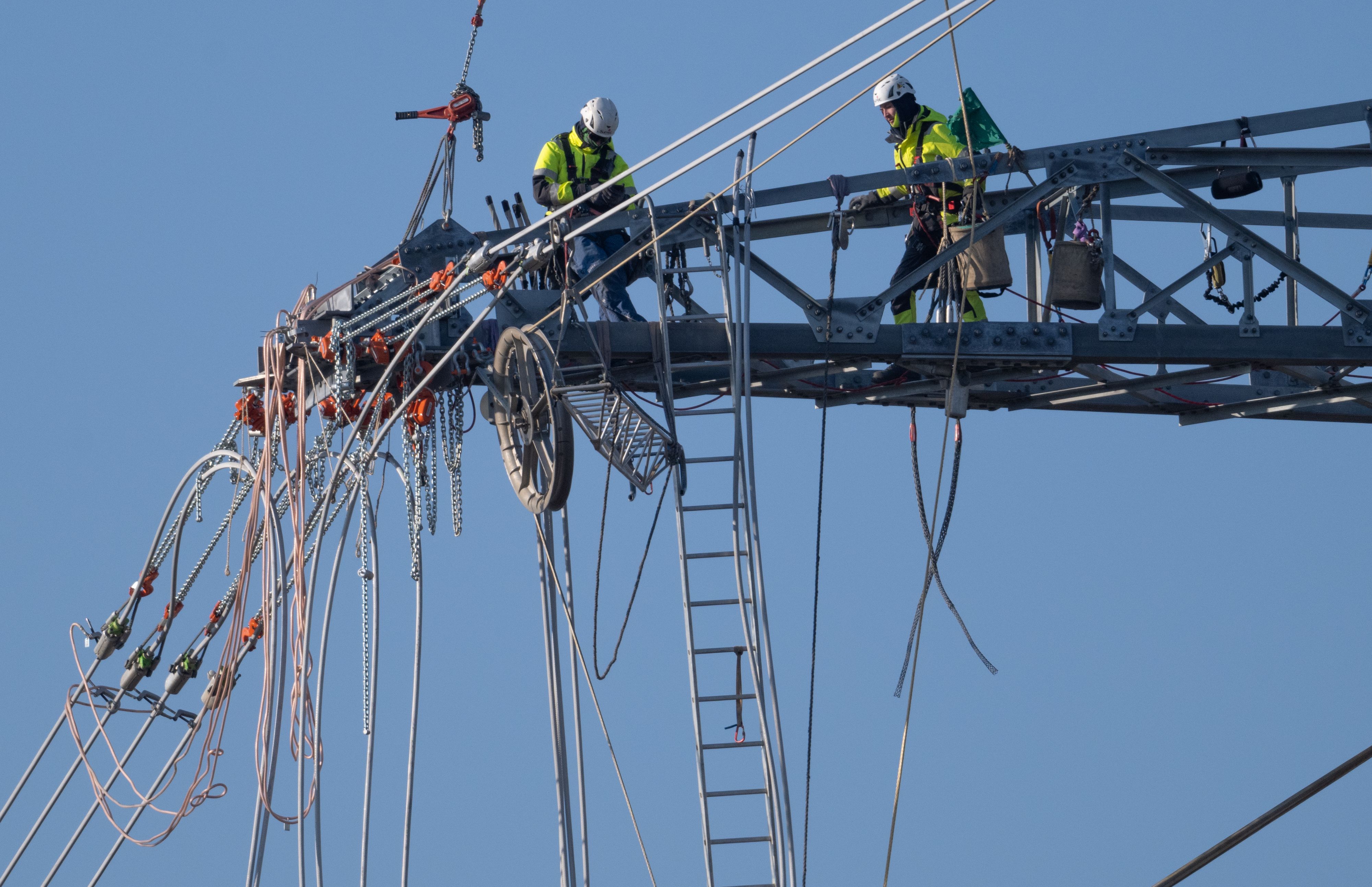Alleine die Netzkosten steigen im Schnitt pro Haushalt um 290 Euro.