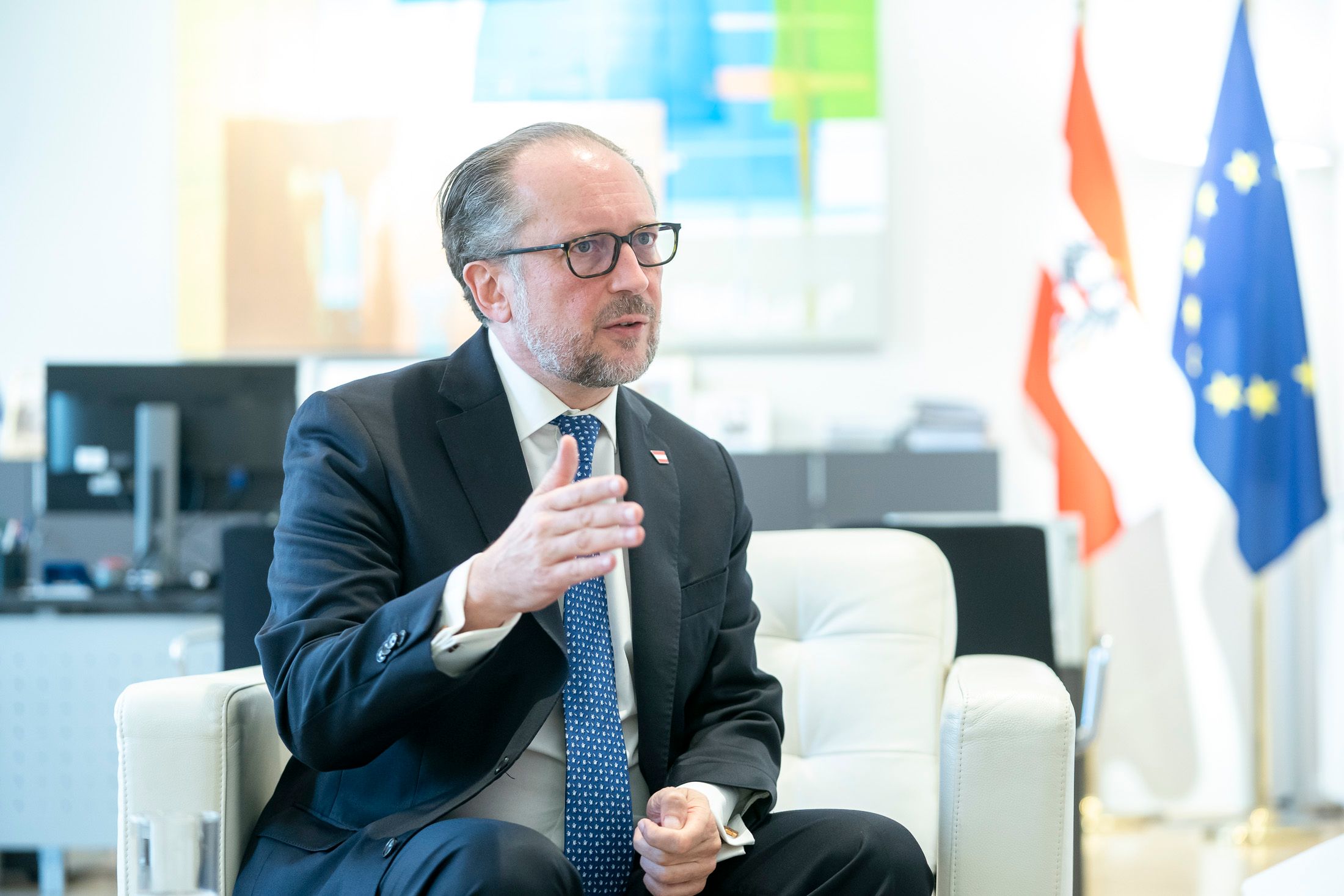 Alexander Schallenberg (55) in seinem Büro im Außenministerium am Minoritenplatz. Bis Montag muss er es räumen.
