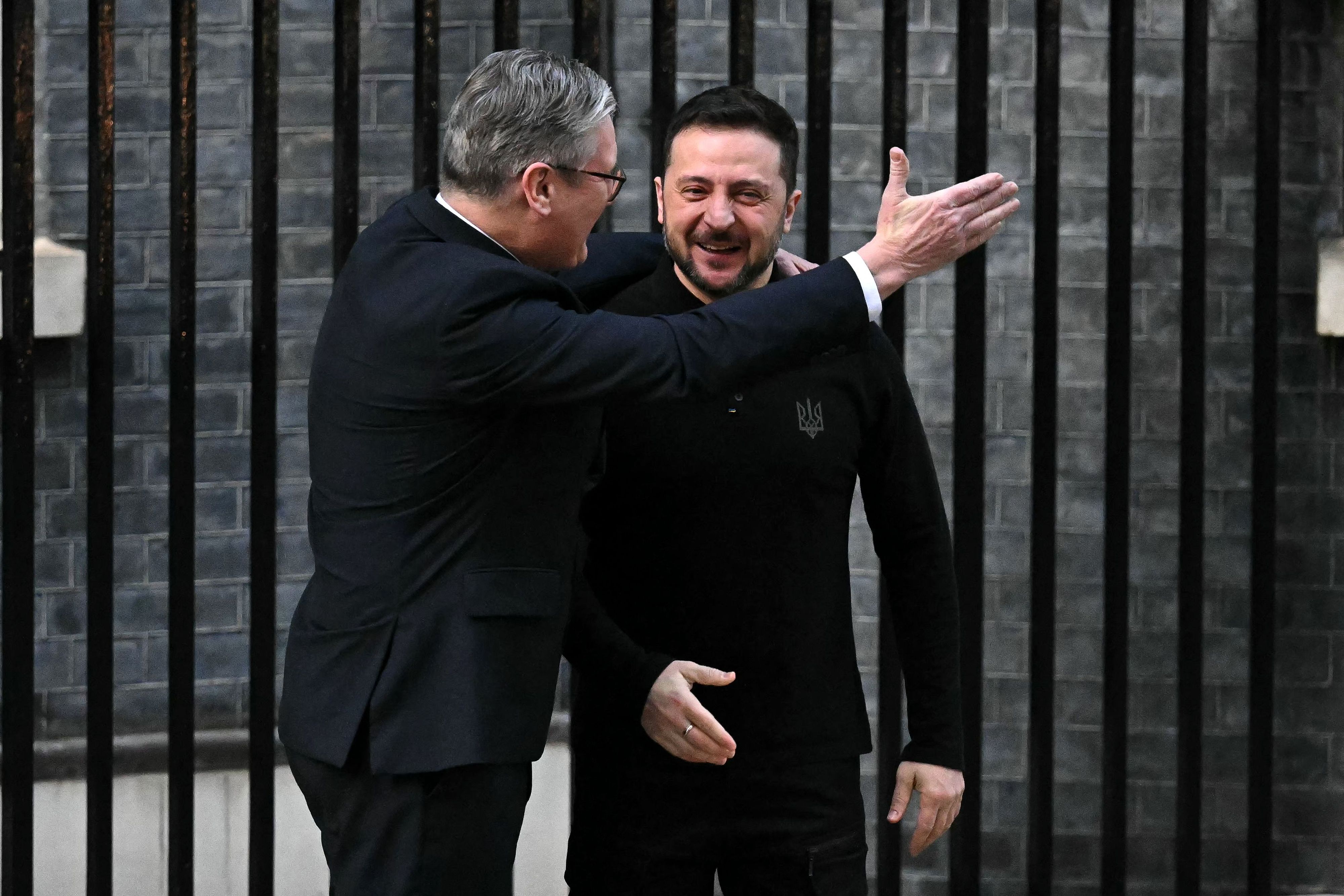 In London wurde Ukraines Präsident Wolodimir Selenski ein freundlicherer Empfang zuteil als noch Stunden zuvor in Washington D.C.