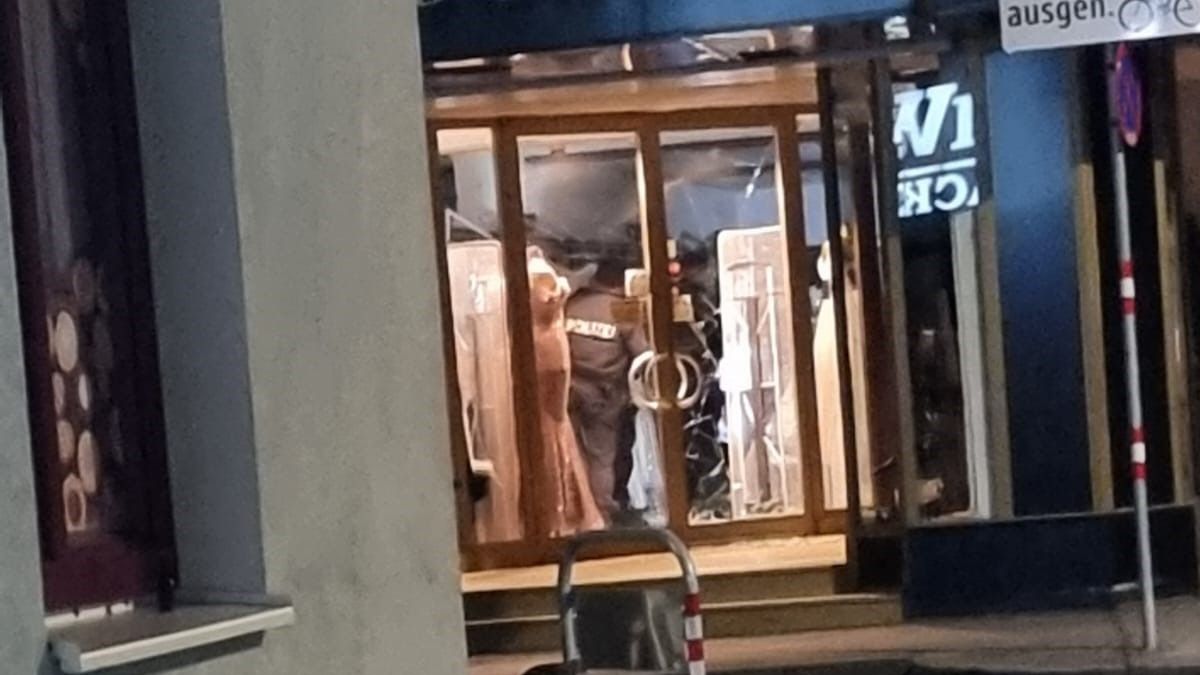 Scherbenhaufen! Einbruch in Brautgeschäft in Favoriten