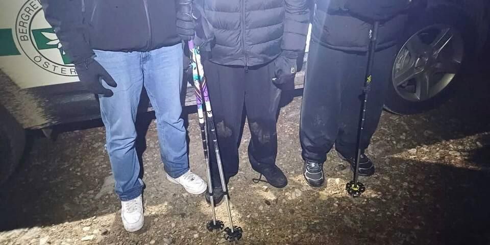 Mit Sneakers und Jogginghosen am Berg: Die Teenager erlangten mit ihrer gewagten Tour und schlechter Ausrüstung sogar internationale Bekanntheit.