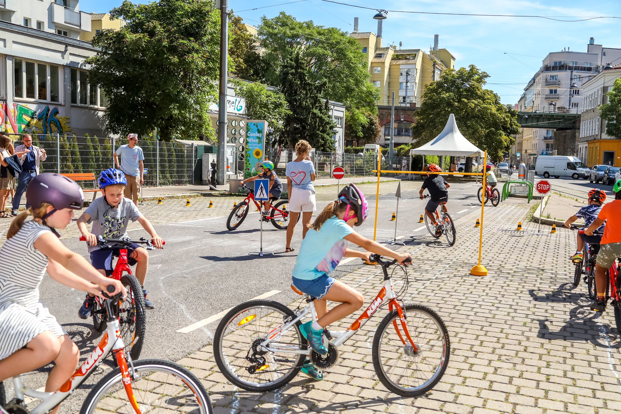 Mobilität macht Schule: Kostenlose Radfahrkurse und Schulweg-Workshops für Volksschulkinder in Wien