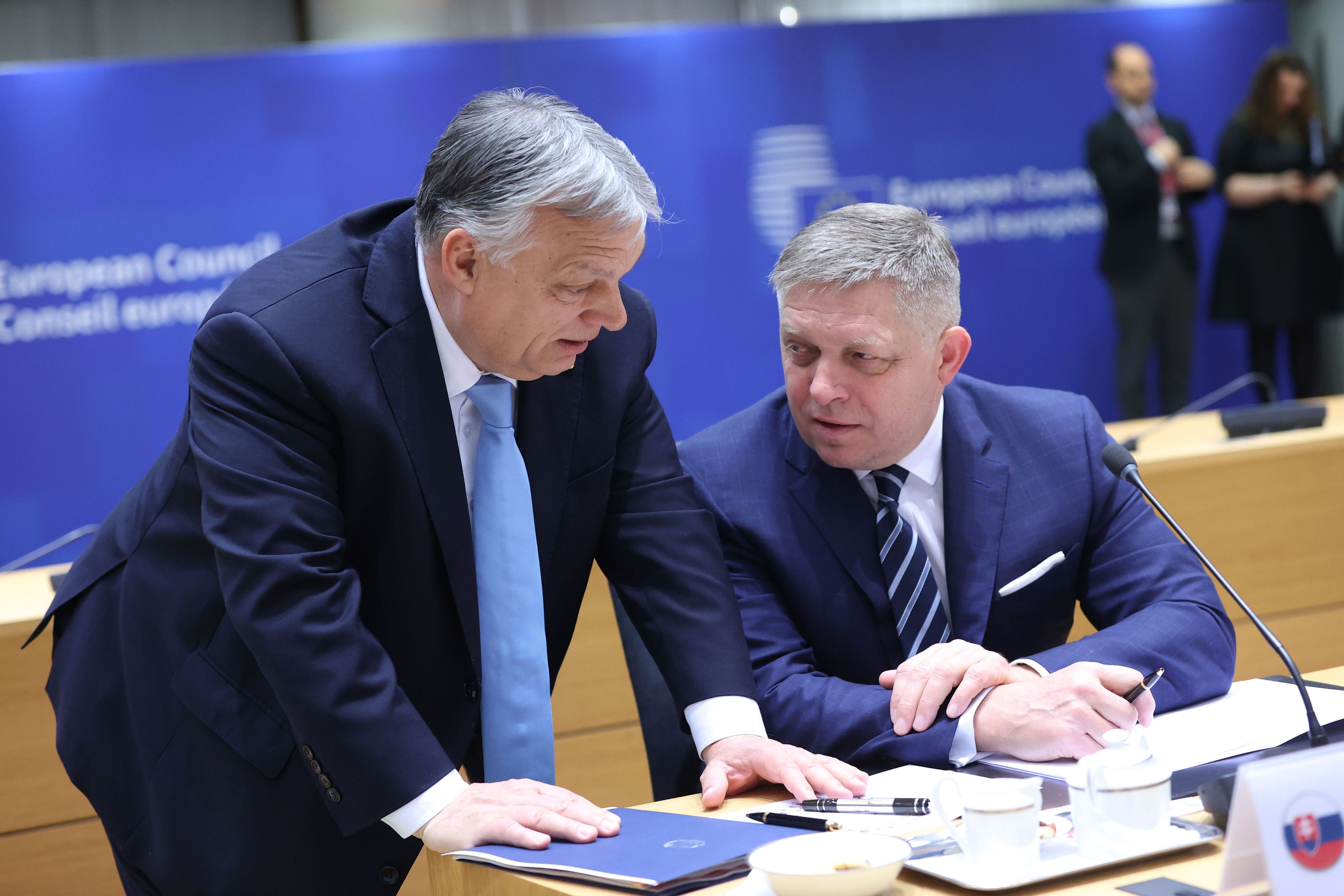 Wie sein Amtskollege Viktor Orbán schließt auch der slowakische Premier Robert Fico Geldzahlungen und Waffenlieferungen an die Ukraine kategorisch aus.
