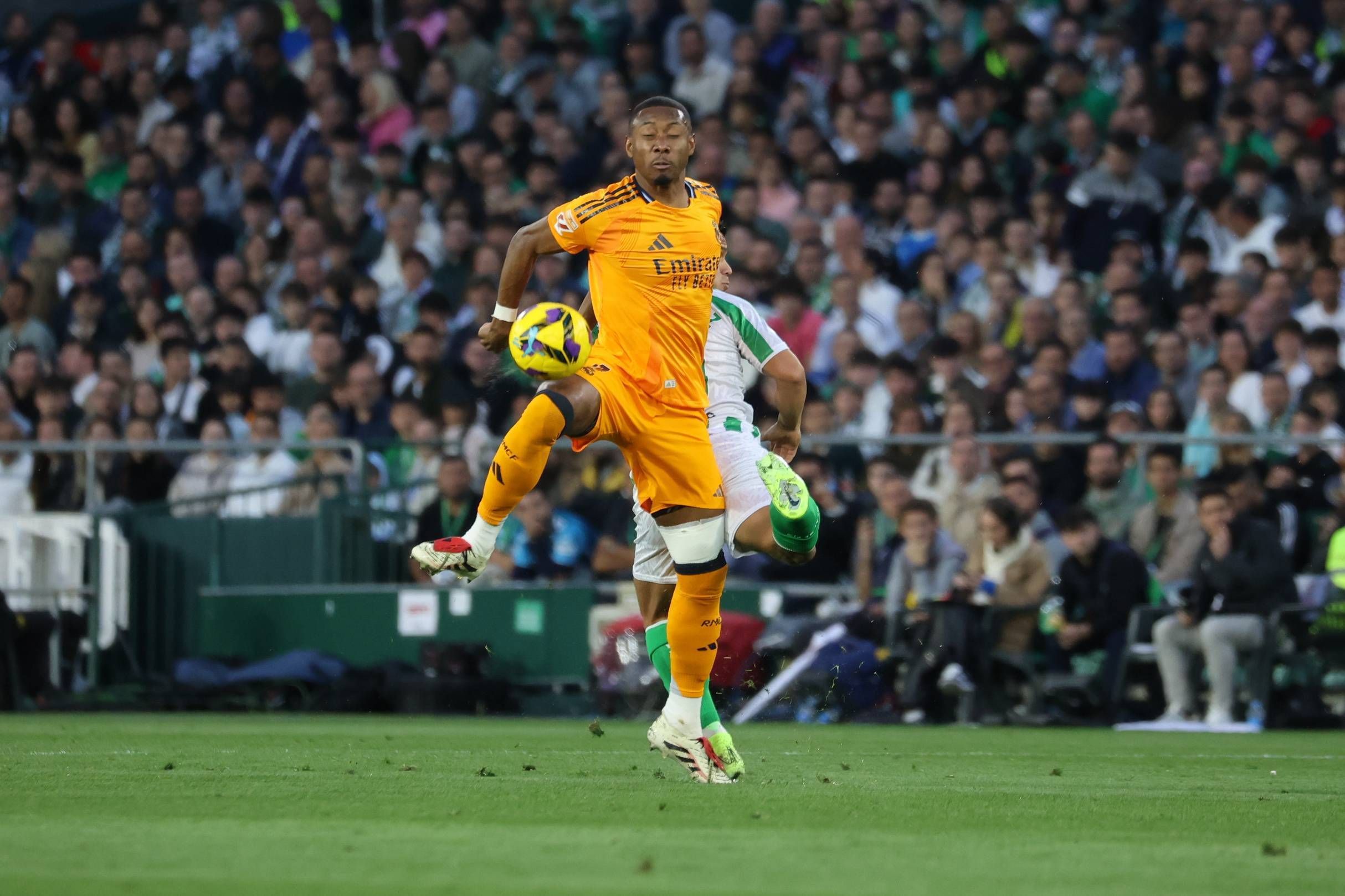 David Alaba spielte mit dick einbandagiertem Oberschenkel.