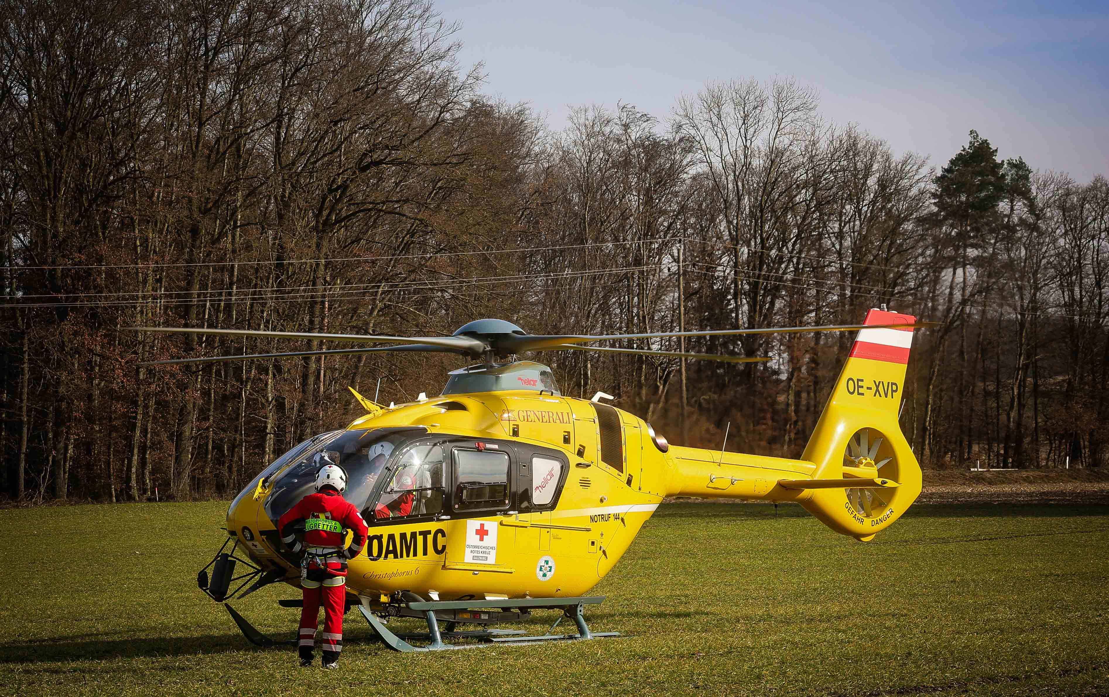 Einer der beiden Männer wurde ins Spital geflogen. (Symbolbild)