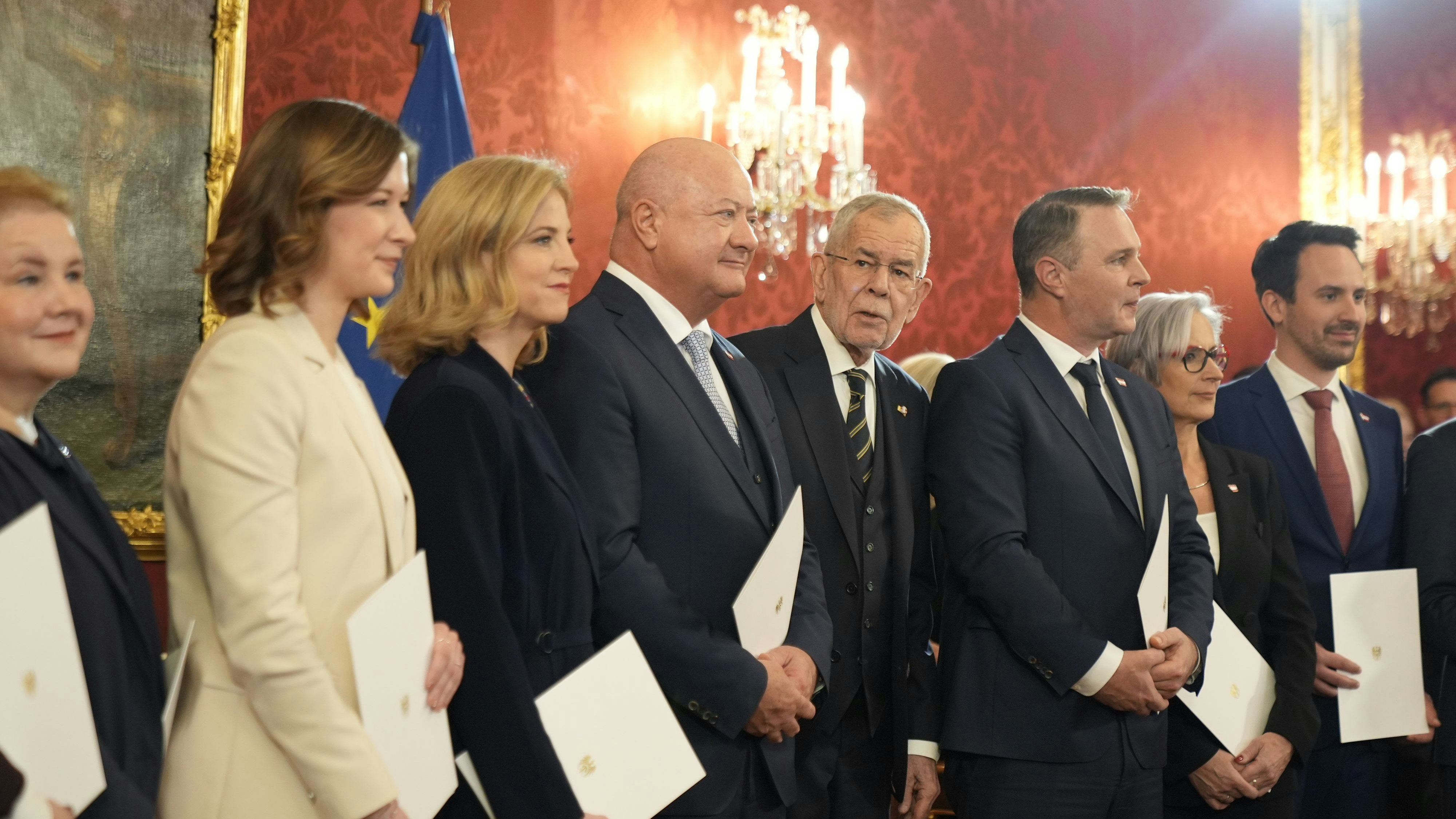 Heute.at - Zweite Angelobung im April – wer in die Hofburg muss