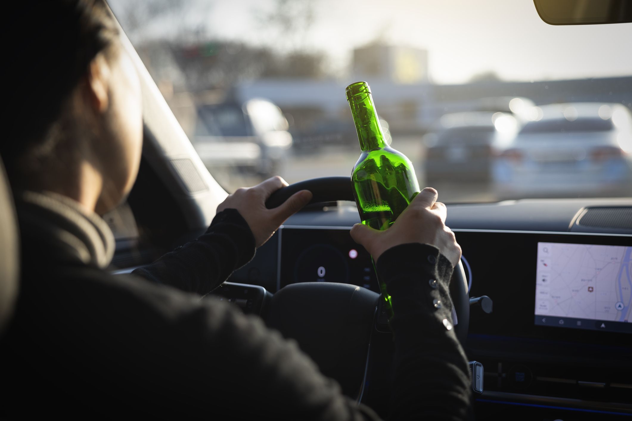 Die Lenkerin teilte sich während der Fahrt eine Flasche Sekt mit ihrer Beifahrerin. (Symbolbild)