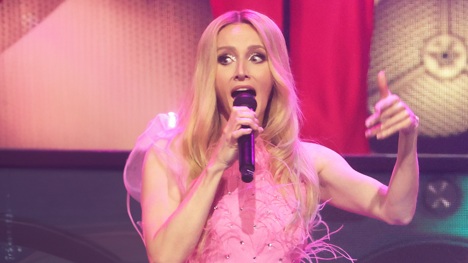 Melissa Naschenweng gab auf der Bühne alles.