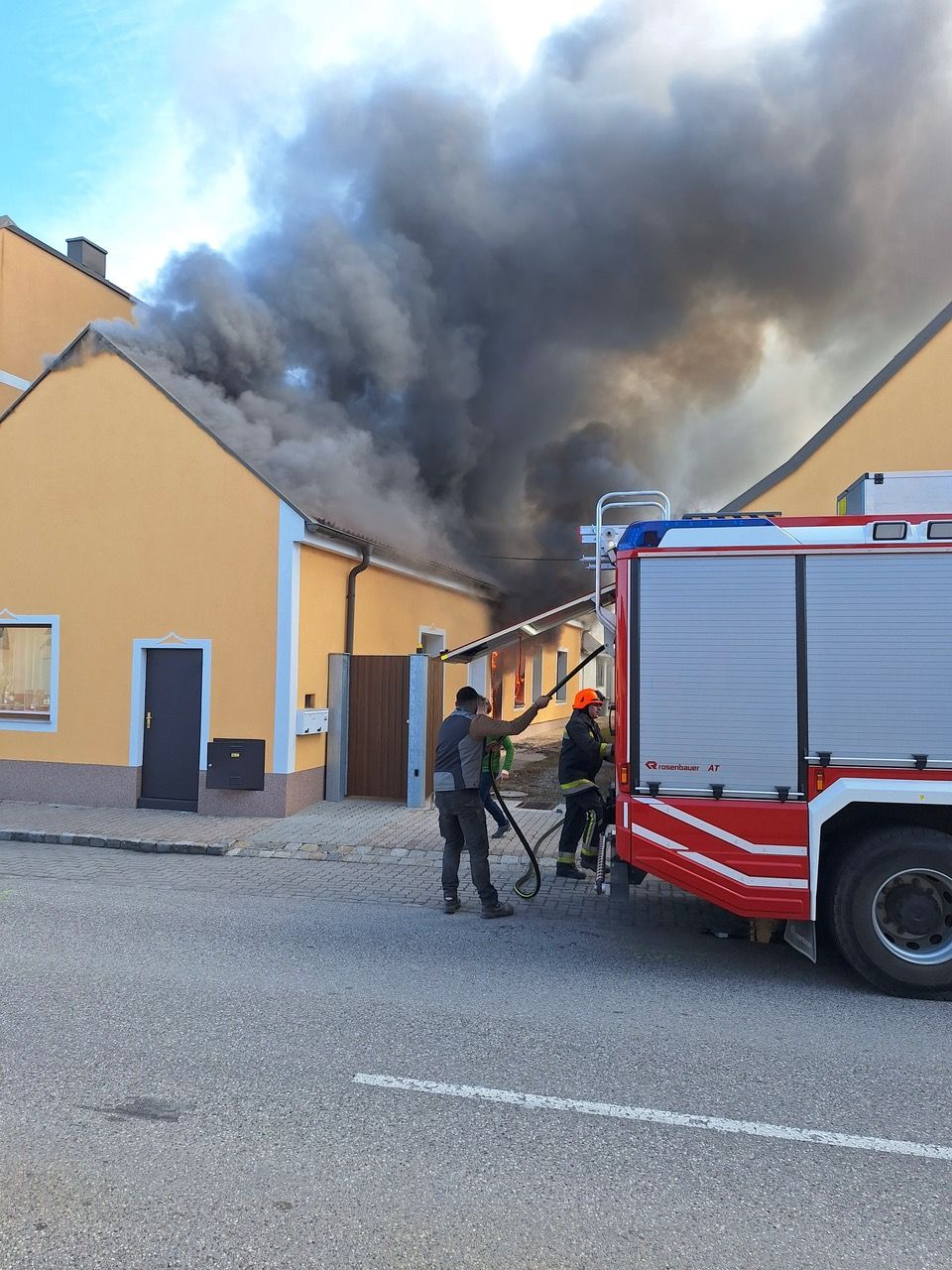 Feuerwehr-Großeinsatz in Günselsdorf.