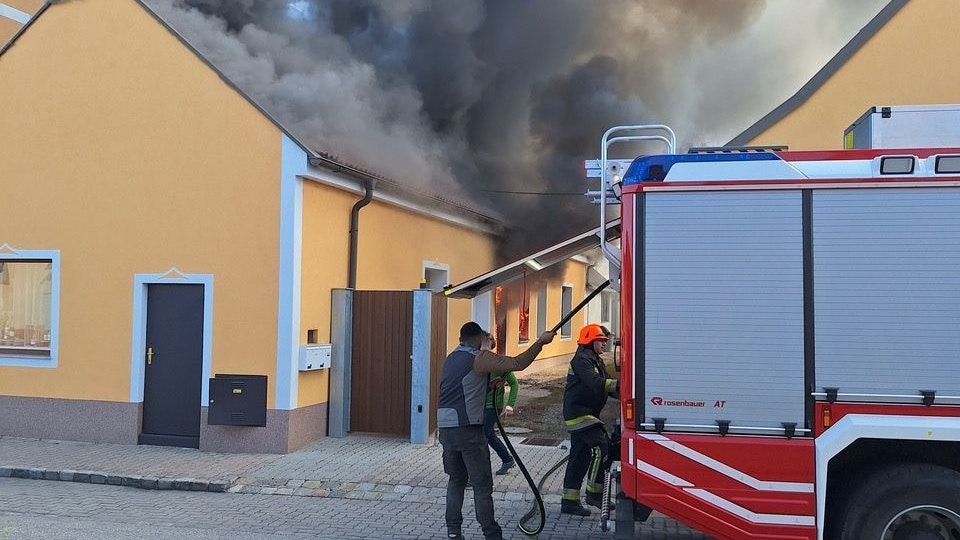 Feuerwehr-Großeinsatz in Günselsdorf.