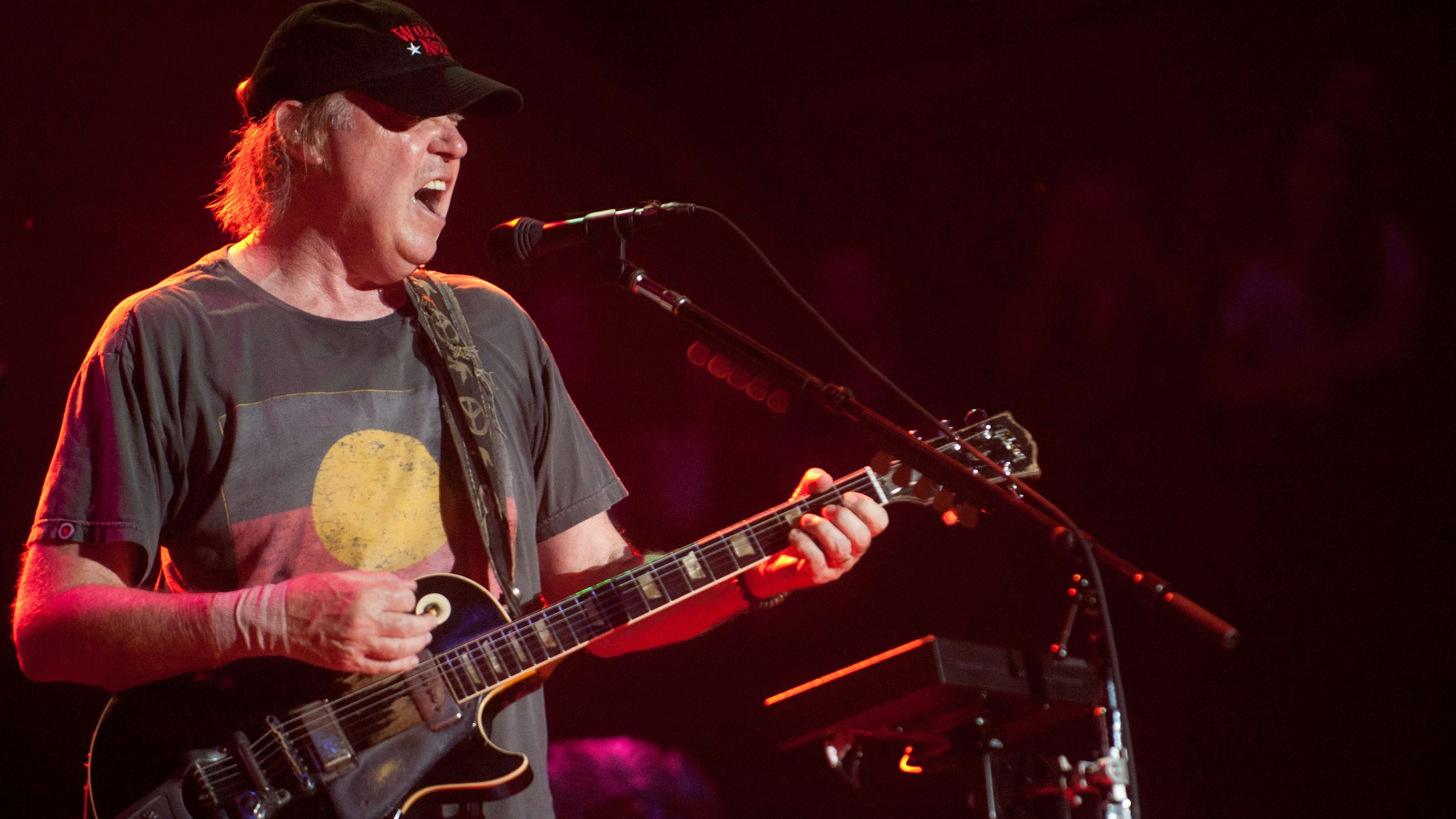 Heute.at - Neil Young plant kostenloses Konzert in der Ukraine
