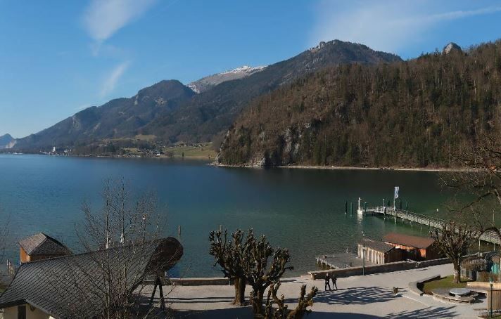 Der Wolfgangsee in Strobl ist zu niedrig. Darum können Schiffe derzeit nicht anlegen.