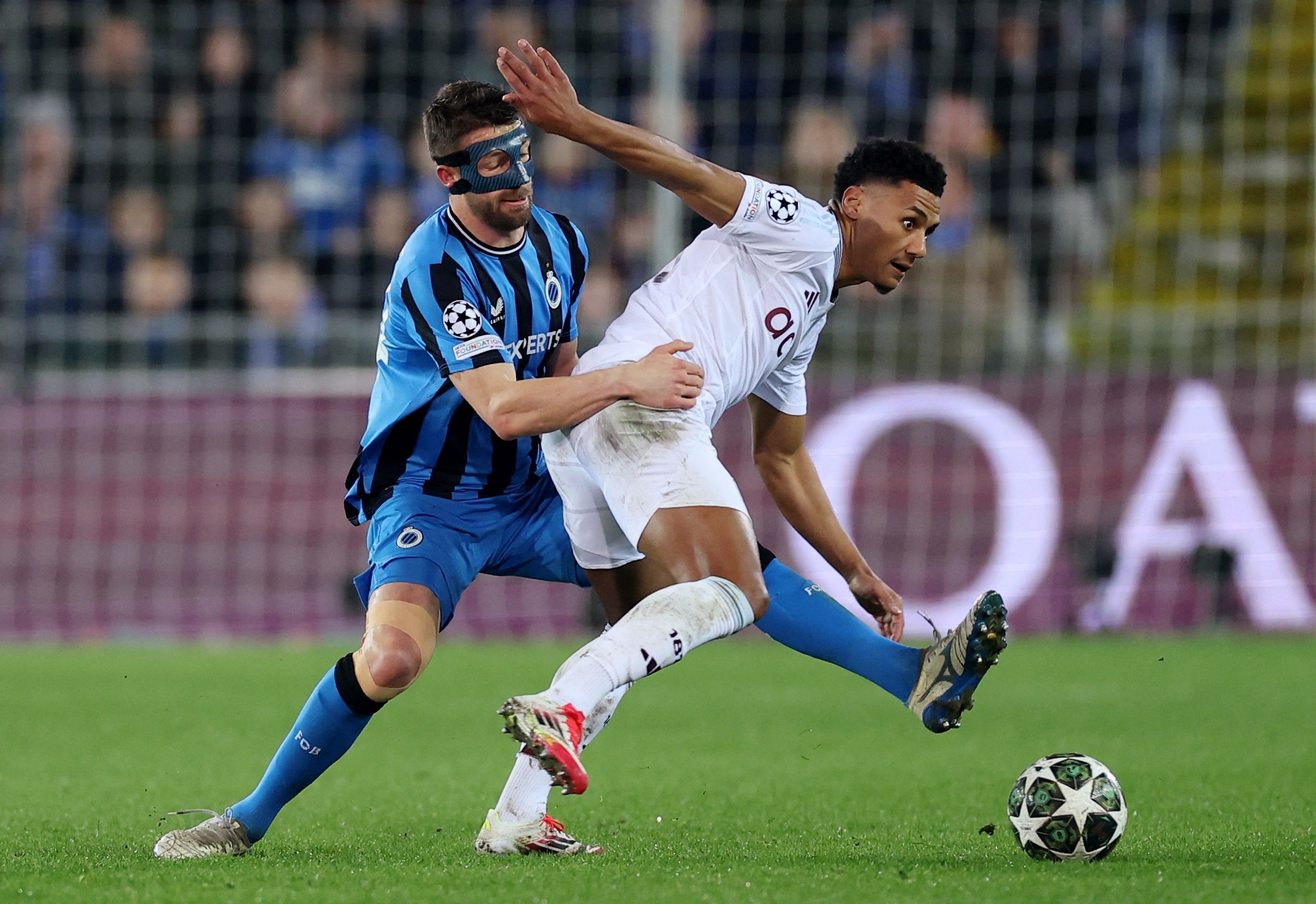 Aston Villa ringt Brügge im Achtelfinal-Hinspiel nieder.