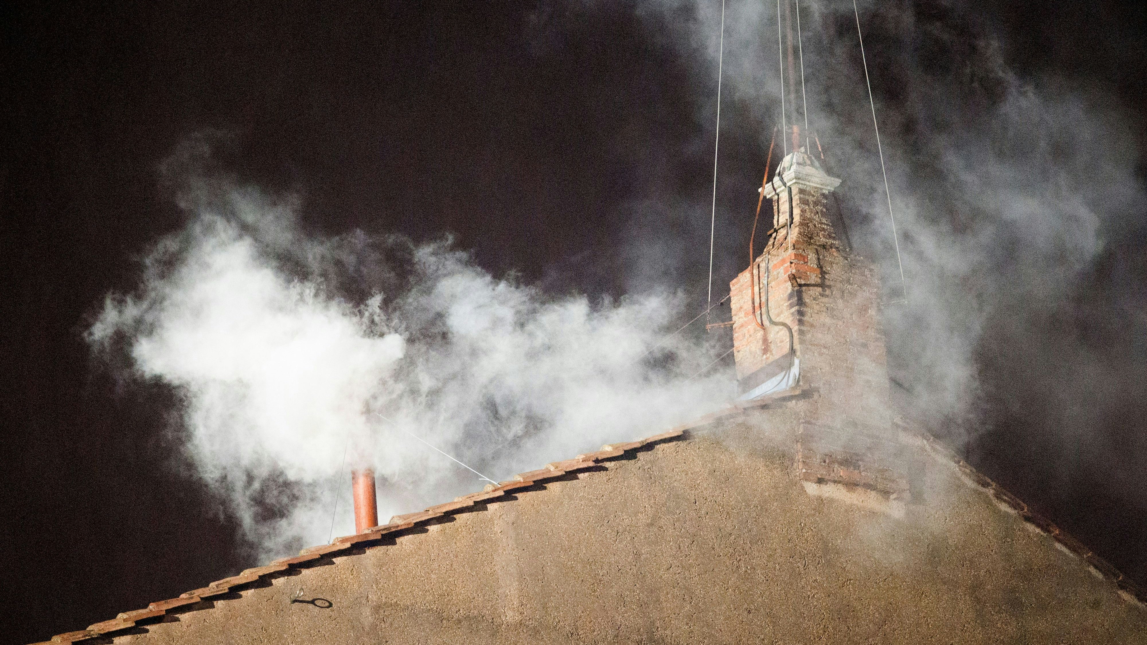Wenn weißer Rauch aus der Sixtinischen Kapelle aufsteigt, dann gibt es einen neuen Papst.