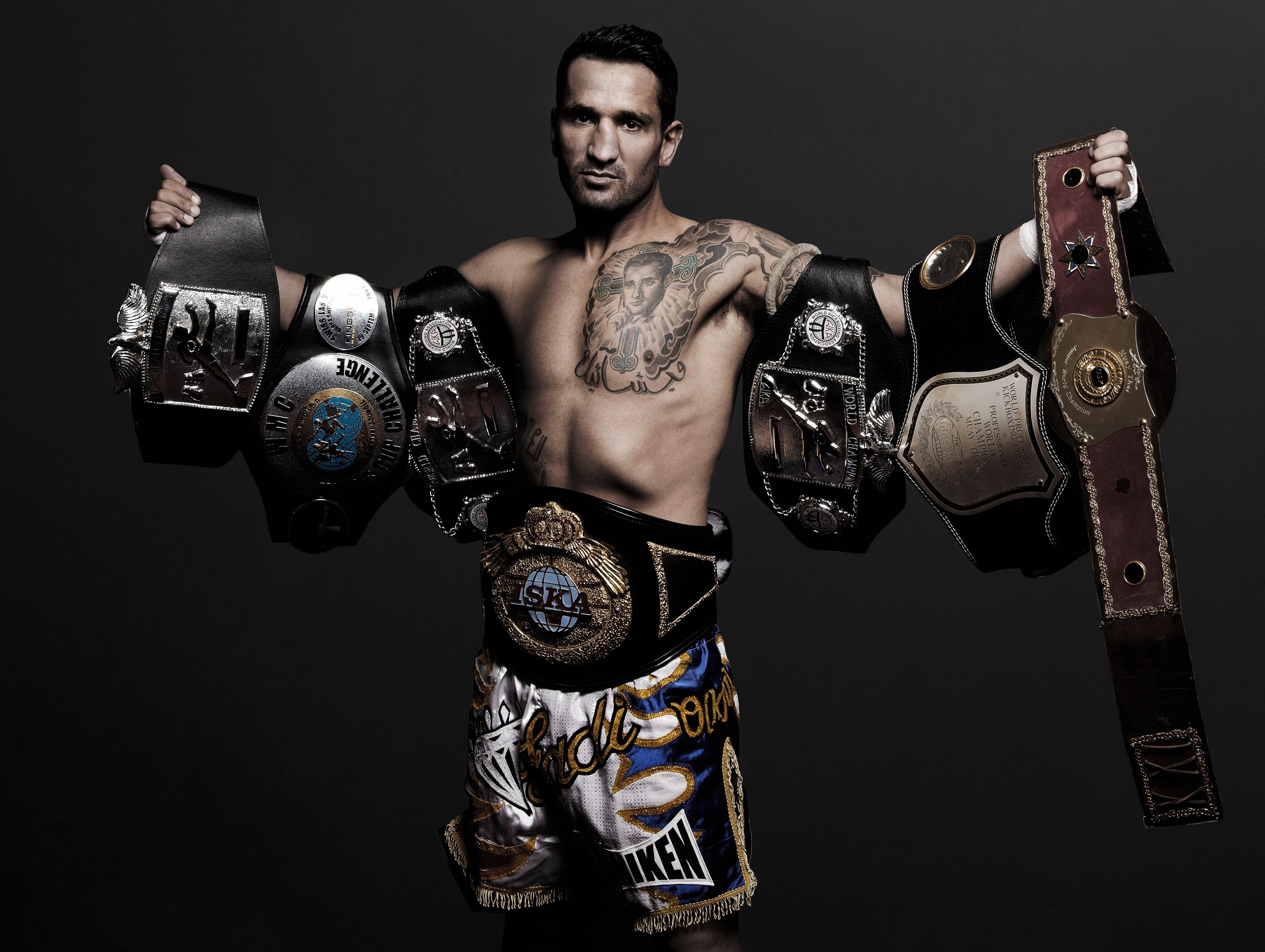 Box-Legende Fadi Merza mit seinen sechs Thaiboxen-Weltmeistertiteln.
