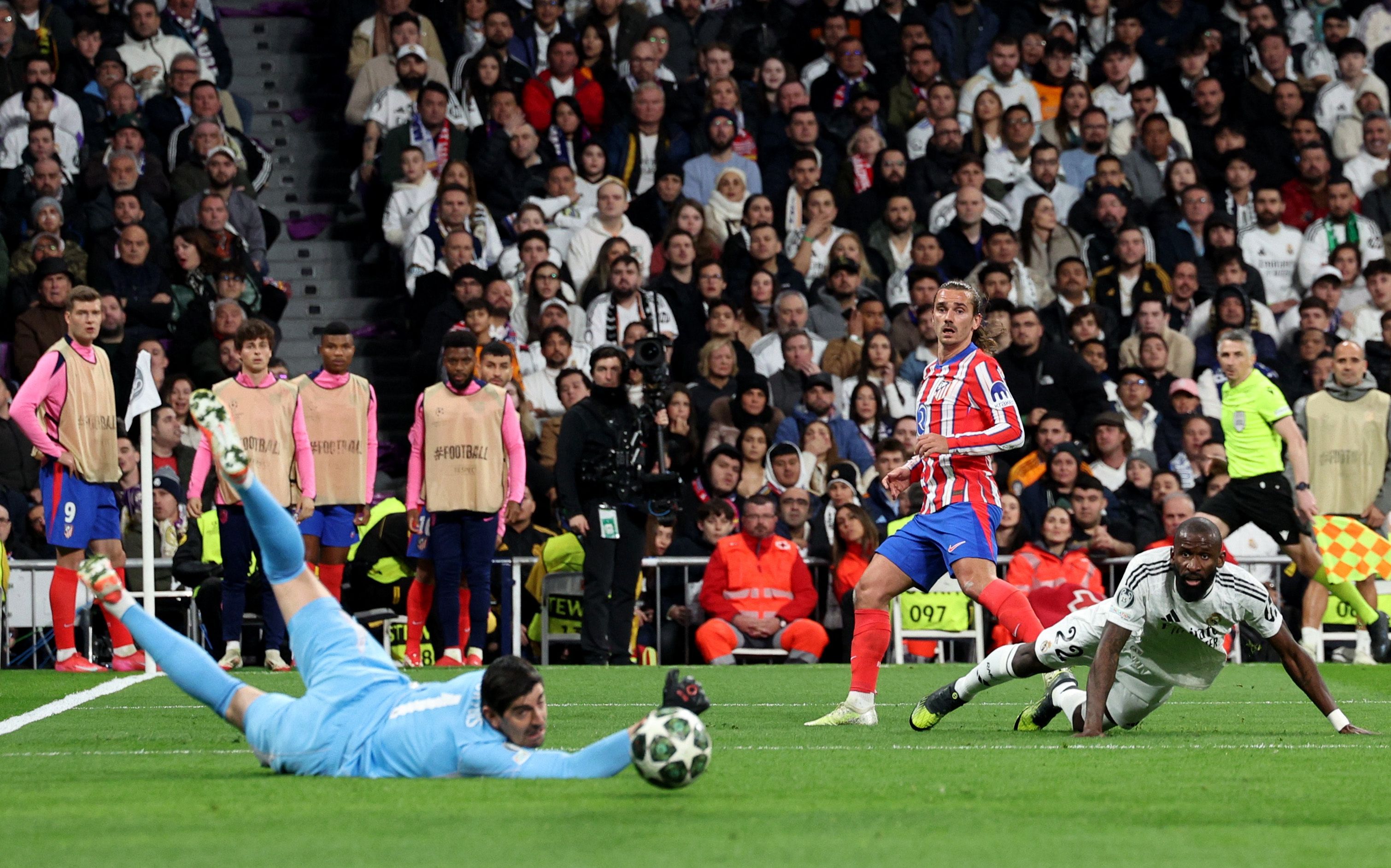 Real schlägt Atletico im Hinspiel.