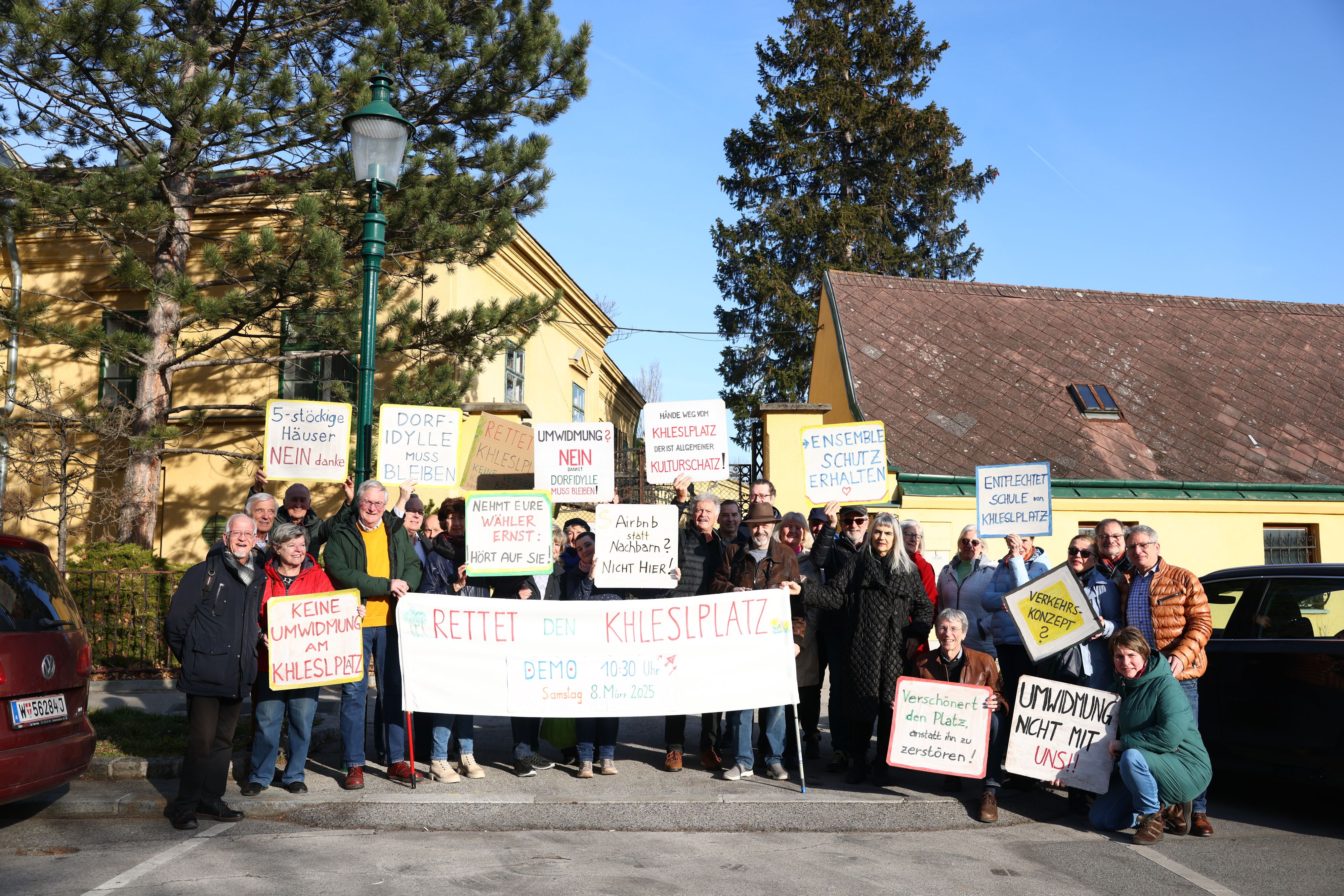In Wien-Meidling hat sich eine Bürgerinitiative zur Rettung des Khleslplatzes gegründet.