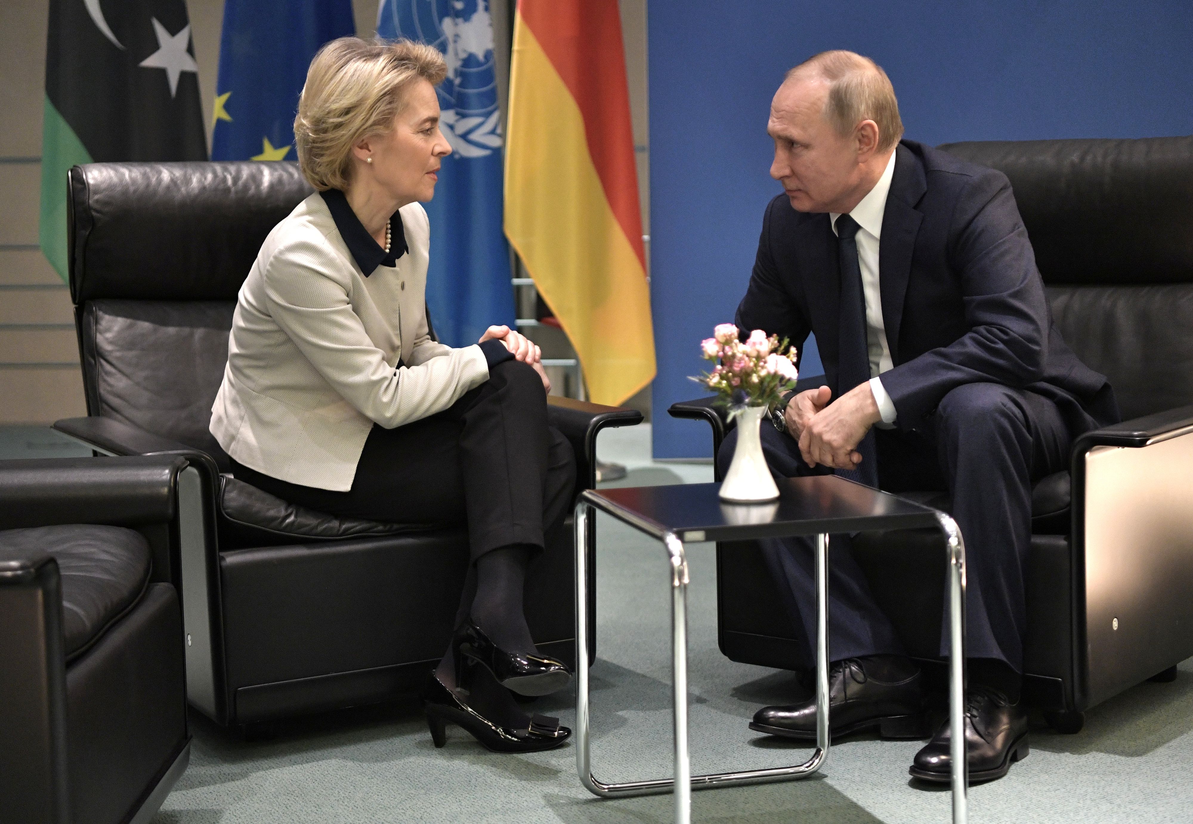 Im Januar 2020 saßen EU-Kommissionspräsidente Von der Leyen und Russlands Präsident Putin noch zusammen. 