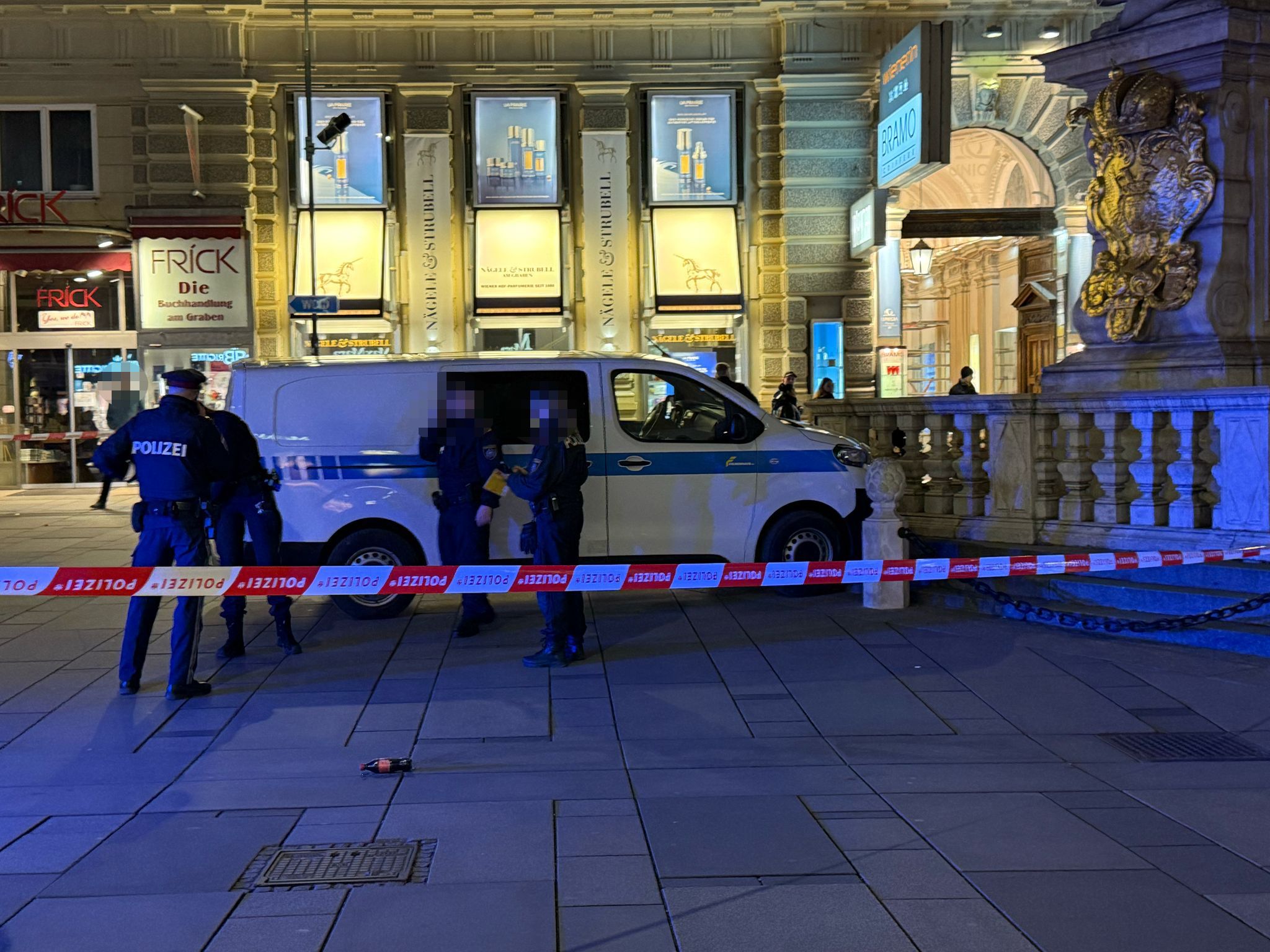 Ein Lieferwagen krachte am Wiener Graben in die Pestsäule – der Lenker wurde mittlerweile inhaftiert.
