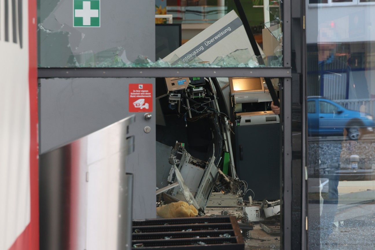 Die Serie an Bankomat-Sprengungen – im Bild ein Vorfall in Wels – reißt nicht ab.