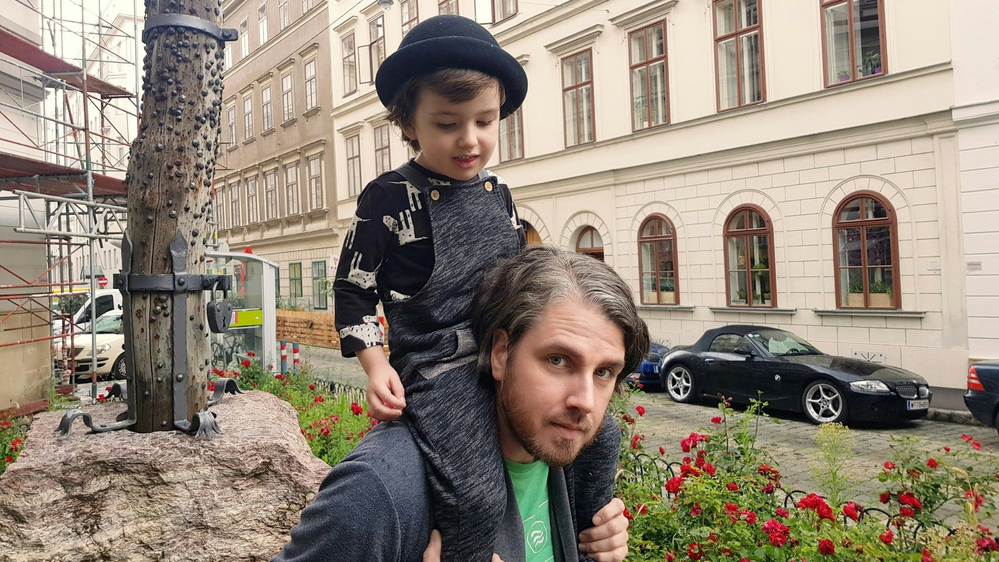 Der Bezirksrat mit seinem Sohn Clarky.