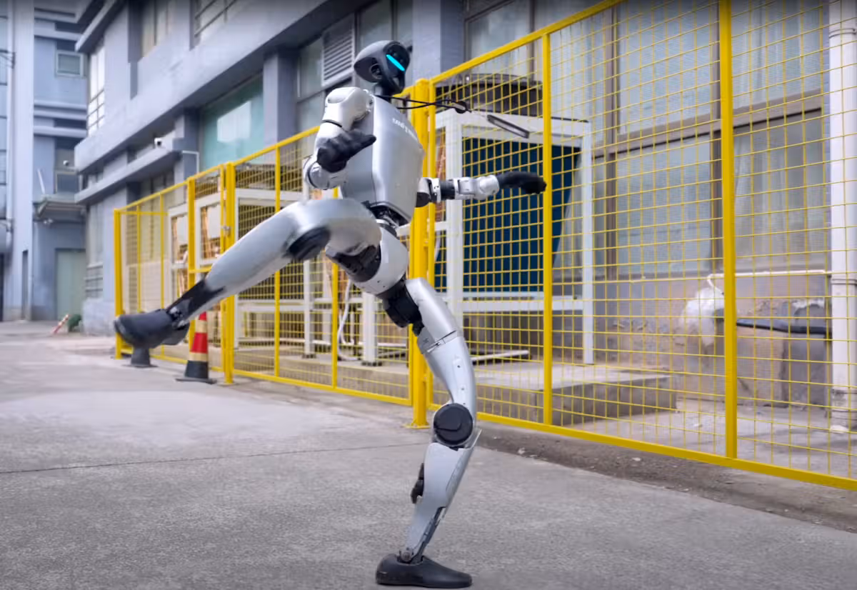Der Roboter G1 von Unitree beeindruckt mit Kung-Fu-Moves und bleibt dabei im Gleichgewicht.
