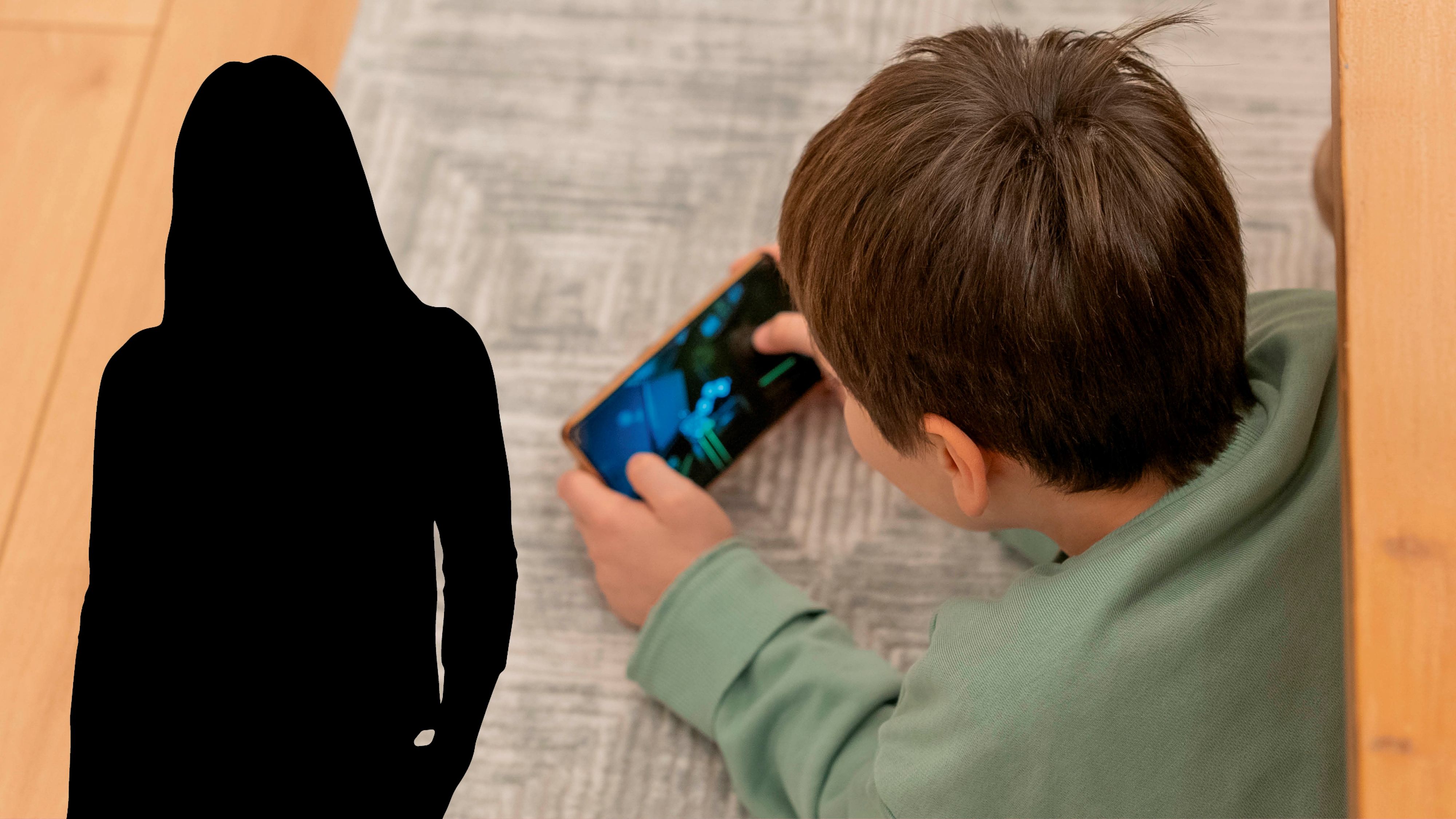 Eine alleinerziehende Mutter weiß nicht mehr weiter. Ihr Sohn verbringt täglich unzählige Stunden mit seinem Smartphone. (Symbolbild)