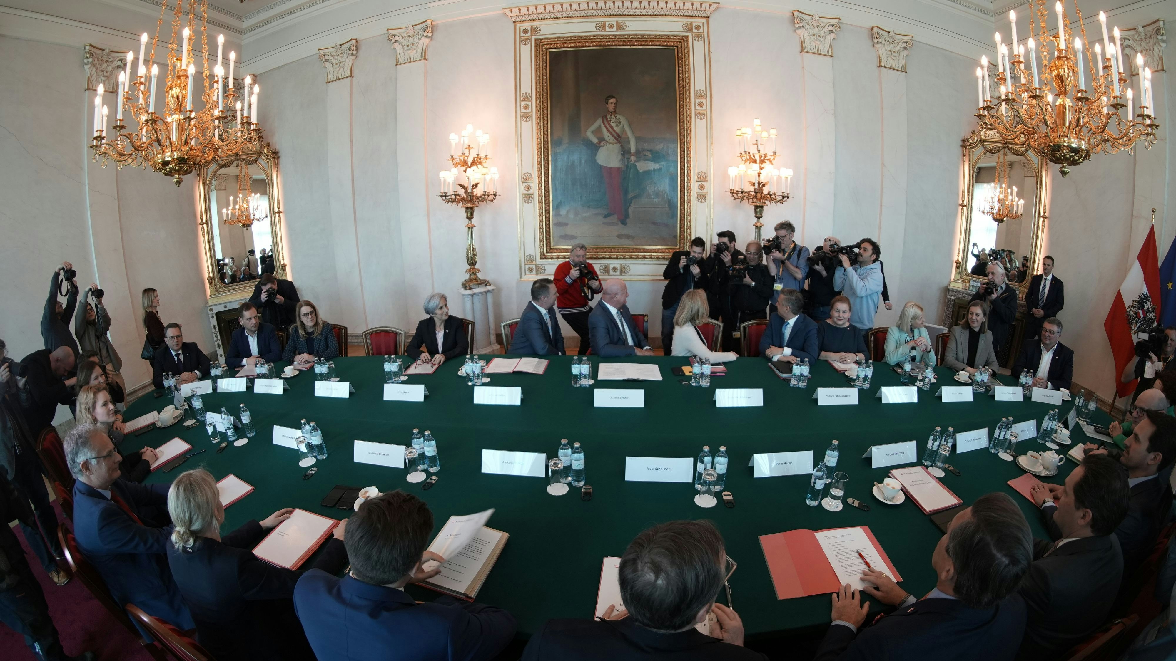 Viele neuen Gesichter im Ministerrat.