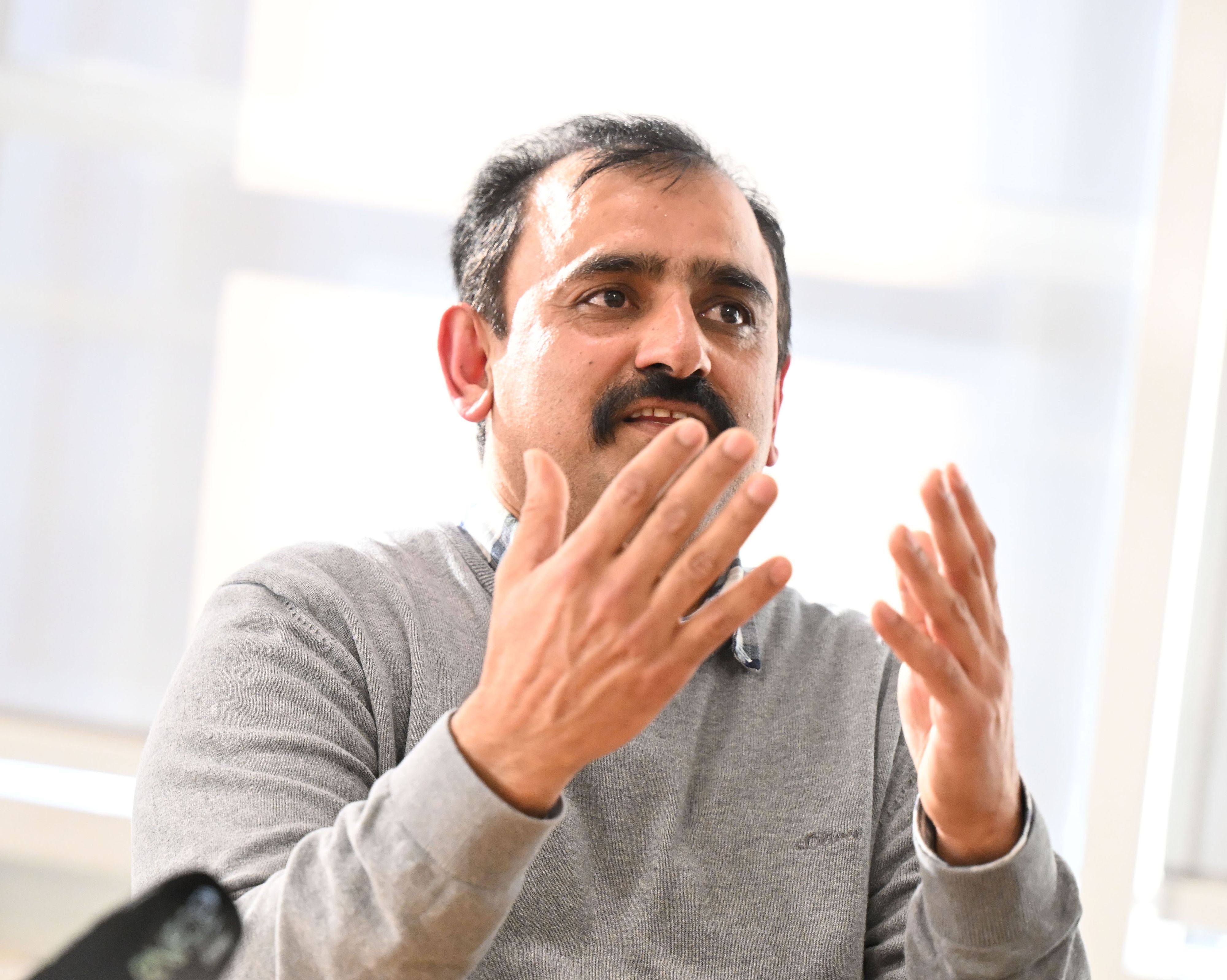 Der Taxifahrer A. Muhammad, der den Täter in Mannheim stoppte, lehnt die Bezeichnung als Held ab.