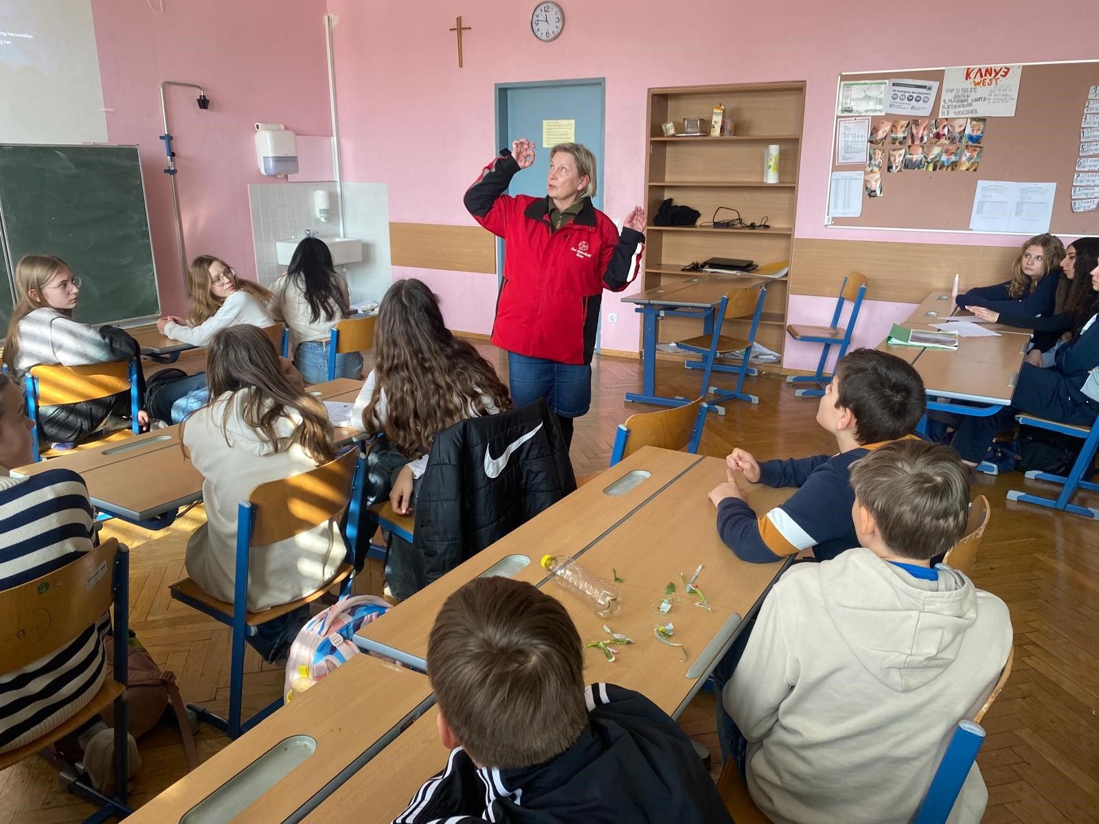 Der erste Besuch fand im Wirtschaftlichen Realgymnasium in Salzburg statt.