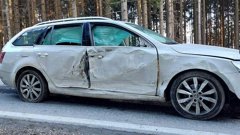 Der 38-Jährige und sein Beifahrer wurden verletzt.