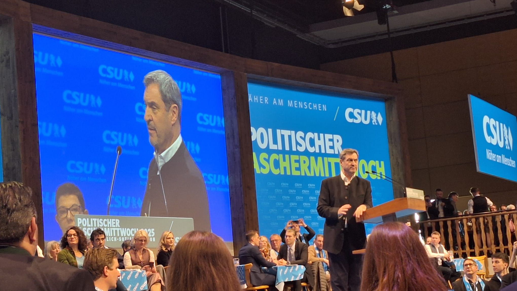 Markus Söder beim politischen Aschermittwoch der CSU in Passau. Auch aus OÖ war eine große Delegation dabei.