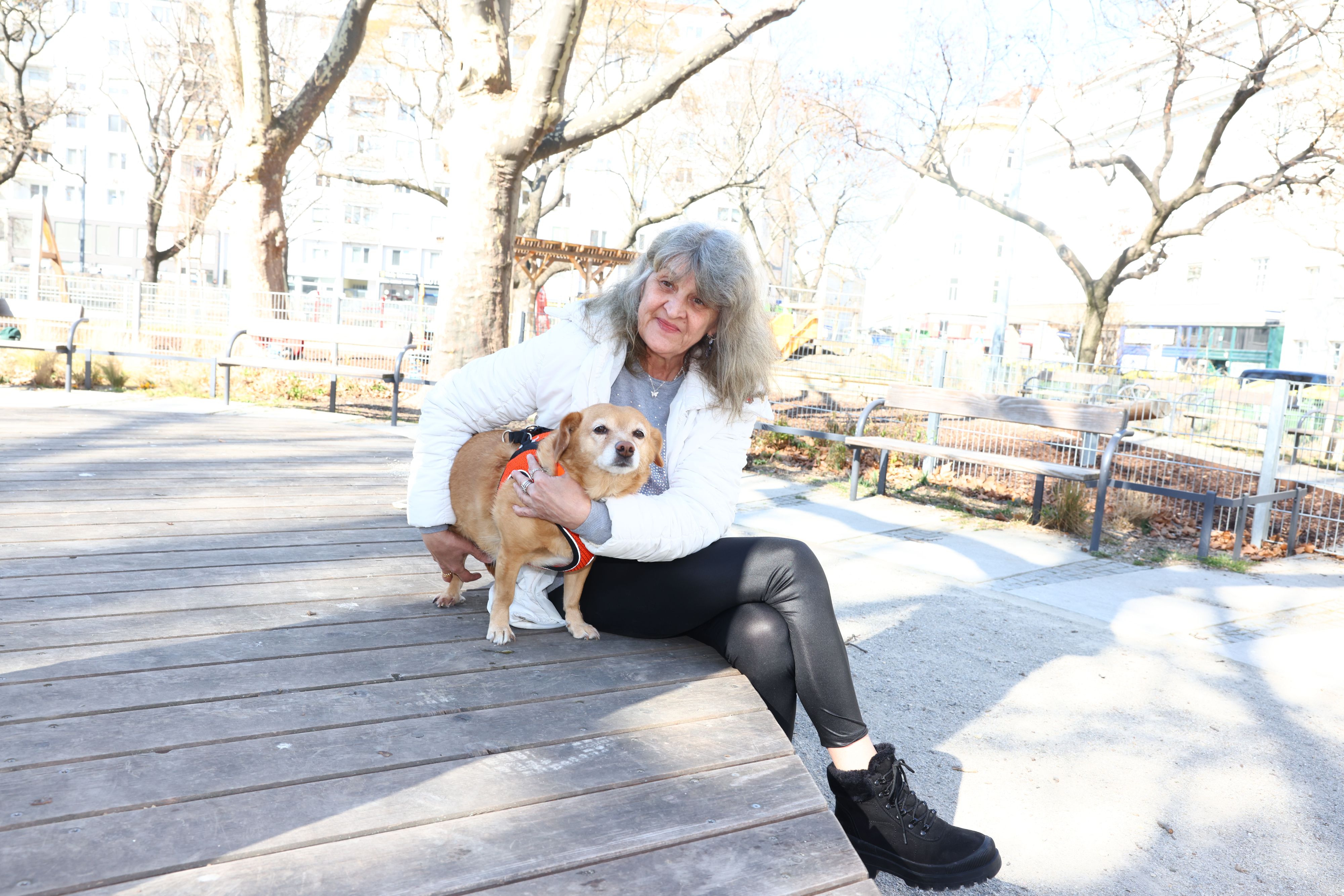 Mit Hündin Cindy lebt Michaela seit August 2024 im Neunerhaus.