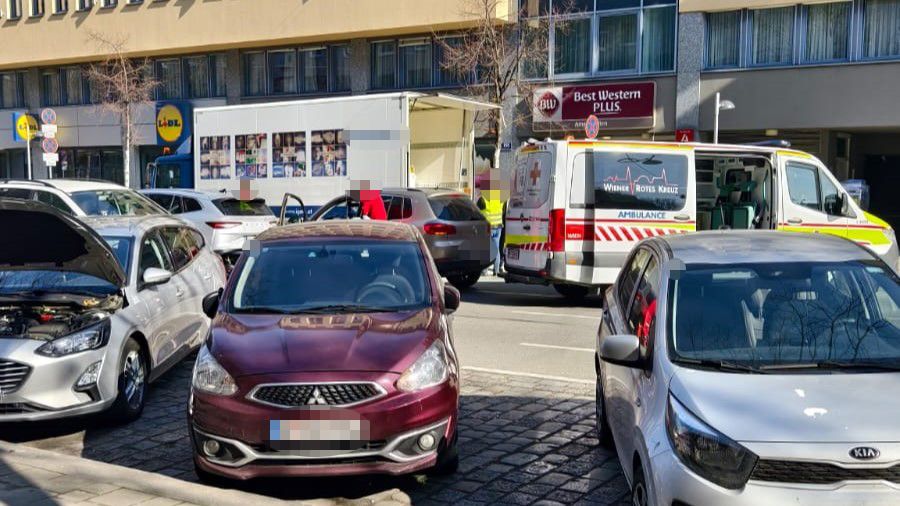 Massenkarambolage in Wien! Zwei Lenker landen im Spital.