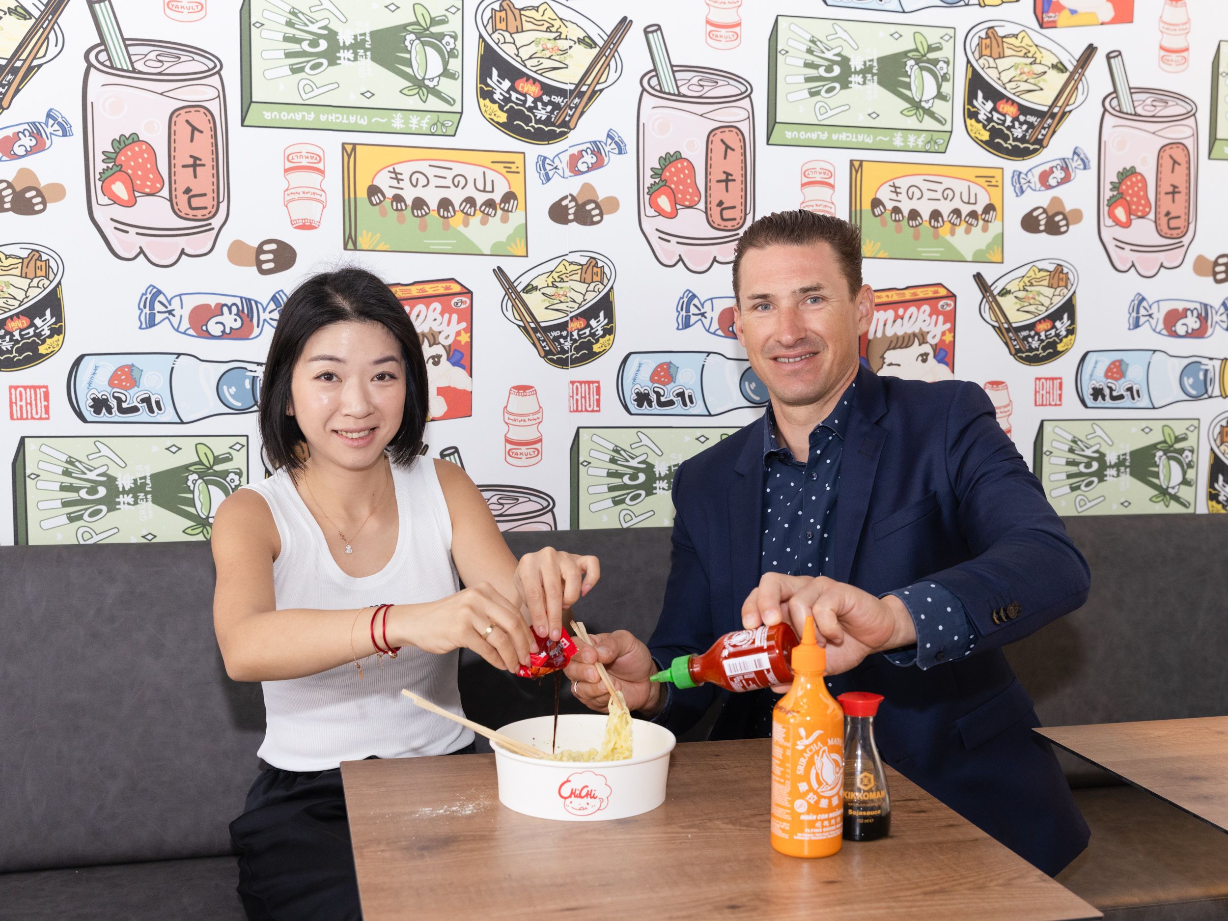 ChiChi Besitzerin Stelle Xu und WIEN MITTE The Mall Centermanager Florian Richter