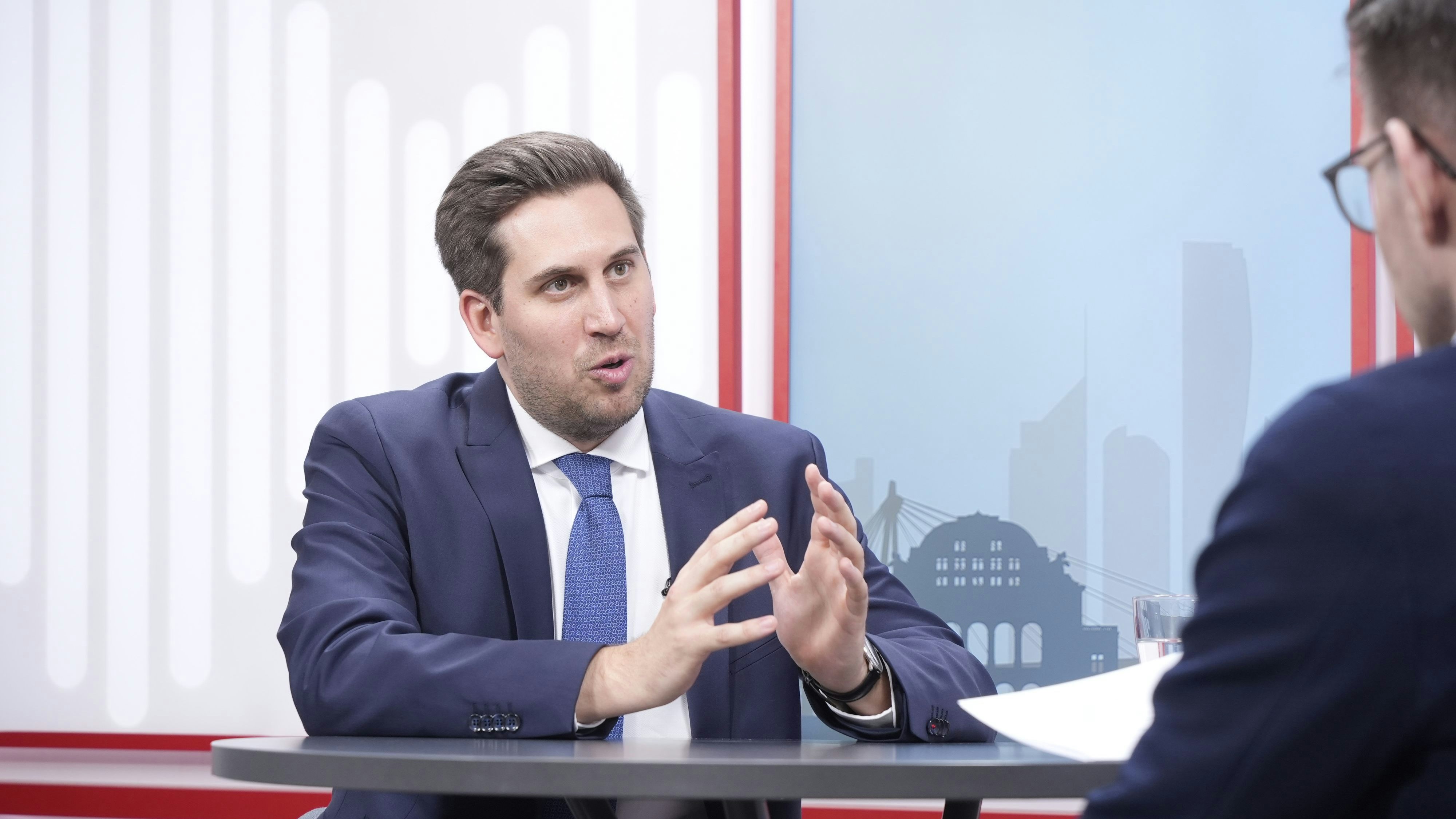 Staatssekretär Alexander Pröll: "Es verdient große Anerkennung, dass die Sozialpartner in diesen wirtschaftlich herausfordernden Zeiten Verantwortung übernehmen und damit das Richtige für Österreich tun."