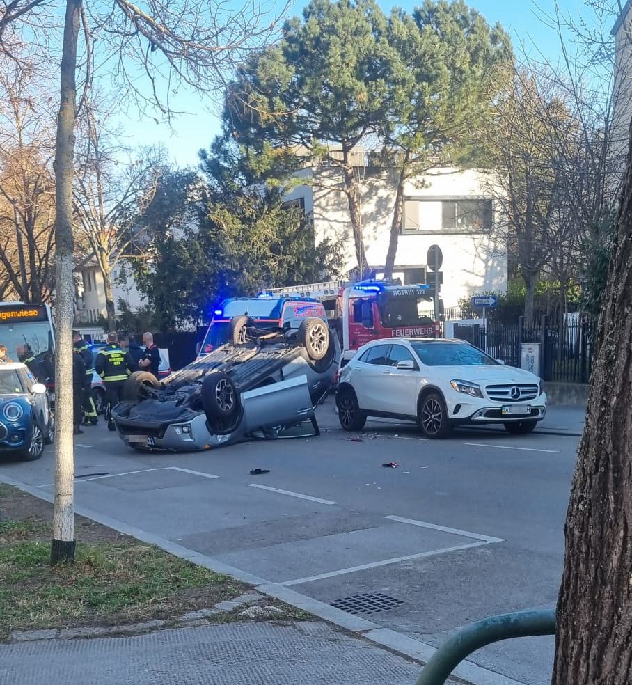 Spektakulärer Crash mitten in Wien-Döbling
