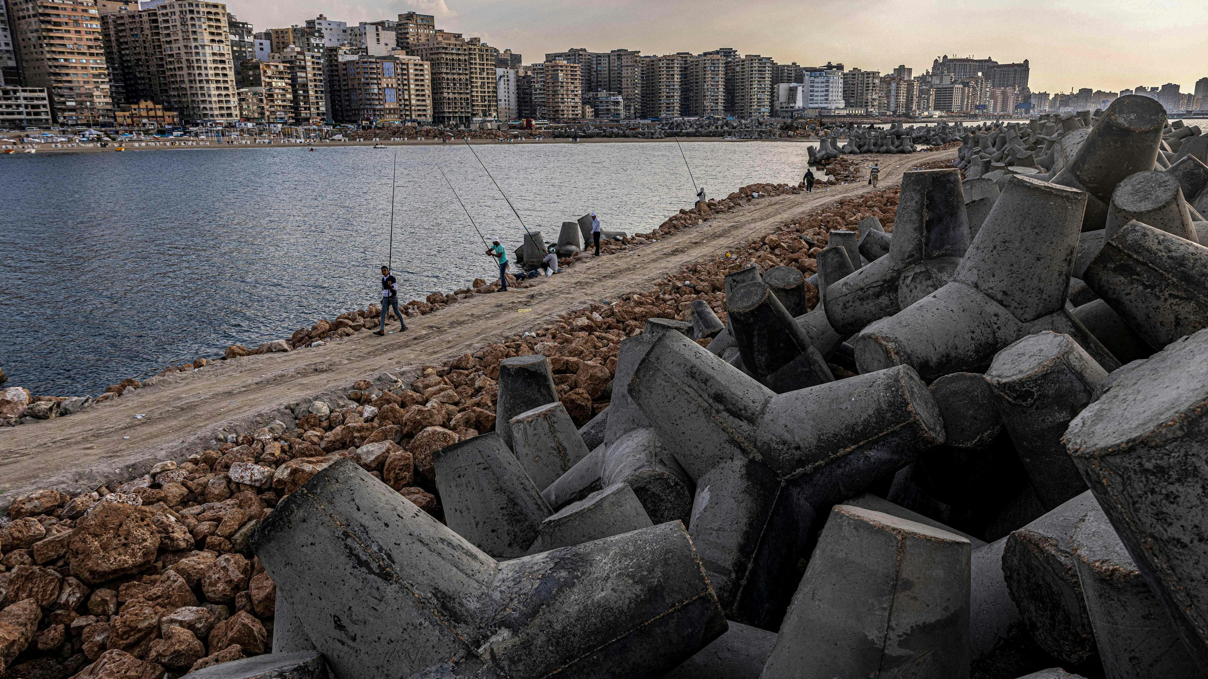 Schutzstrukturen statt offener Strände und Promenaden: Alexandria gibt ein Bild des Jammers ab