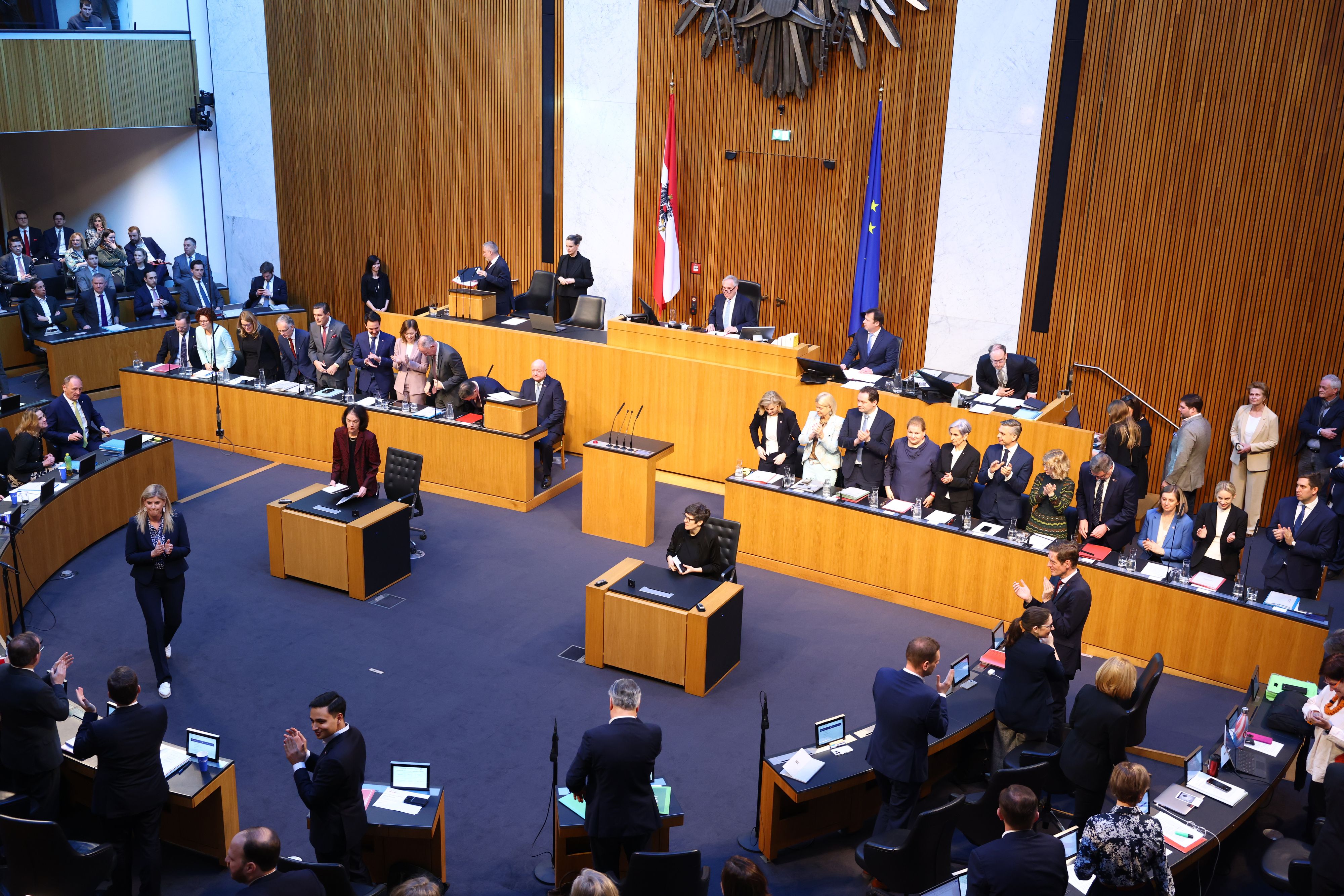 Vizekanzler und Kulturminister Andreas Babler (SPÖ) gönnt sich für sein Büro gleich 11 neue Mitarbeiter.