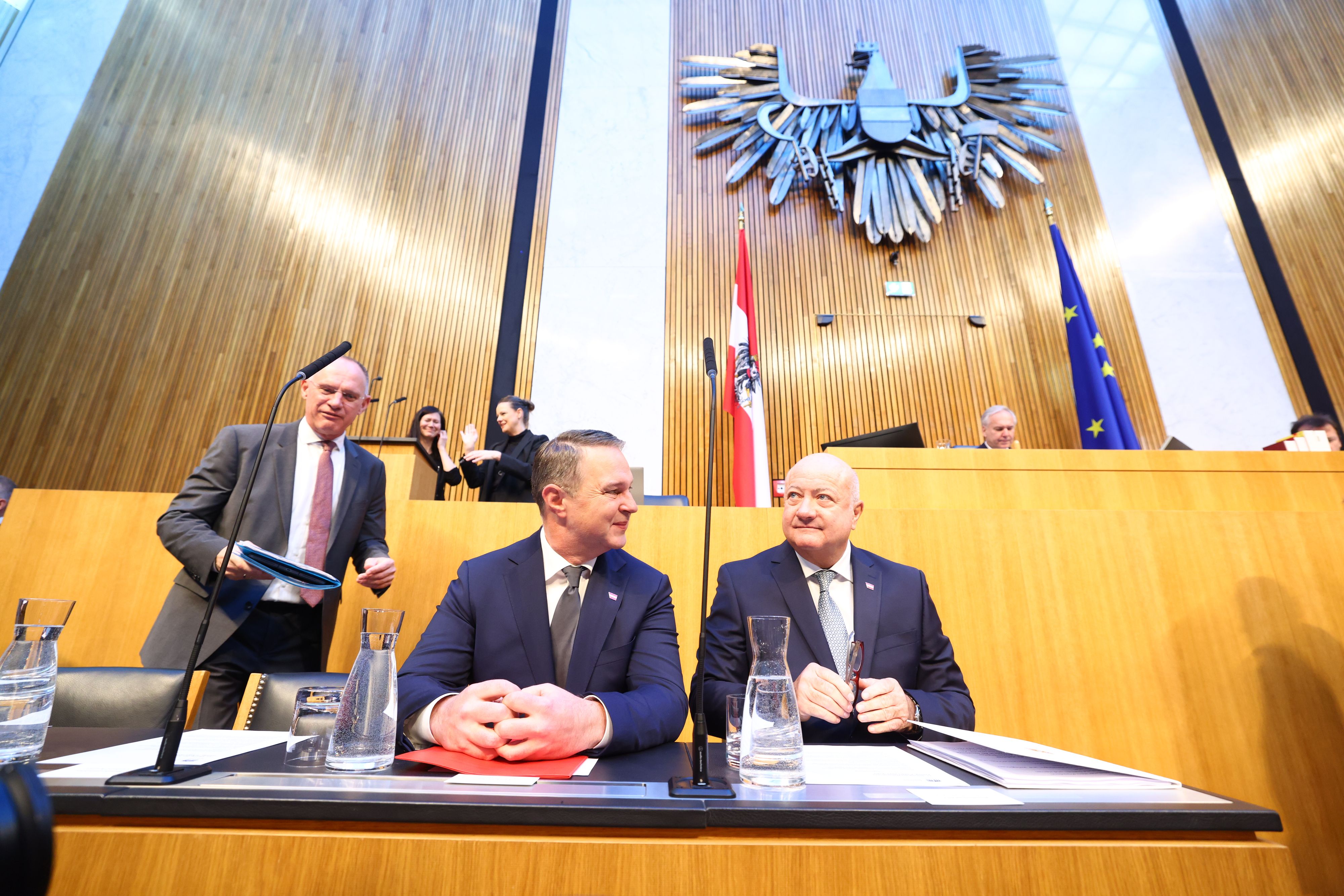 Die Austro-Ampel will, dass in Österreich länger gearbeitet wird.