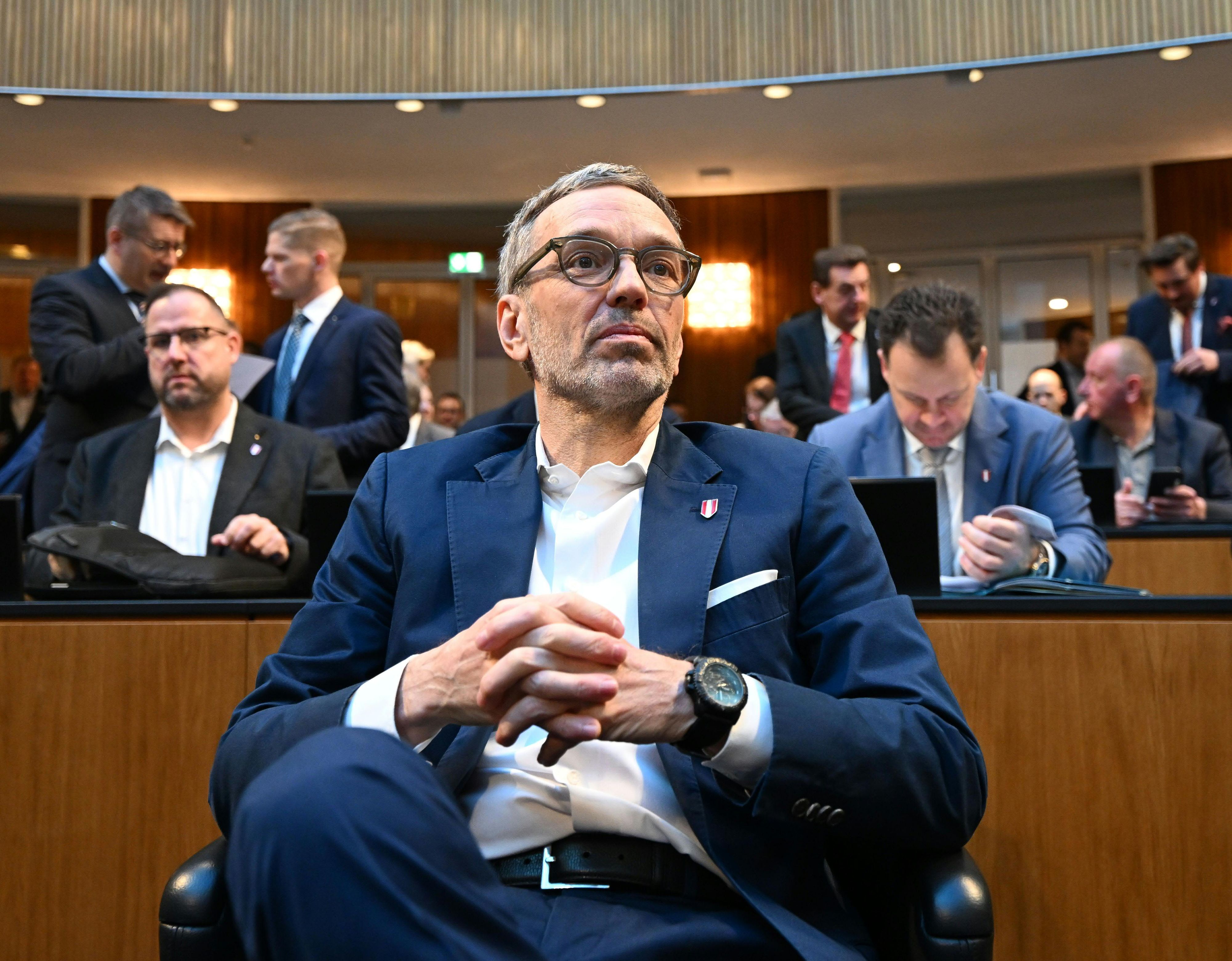 FPÖ-Chef Herbert Kickl fordert einen Stopp der Hilfszahlungen.