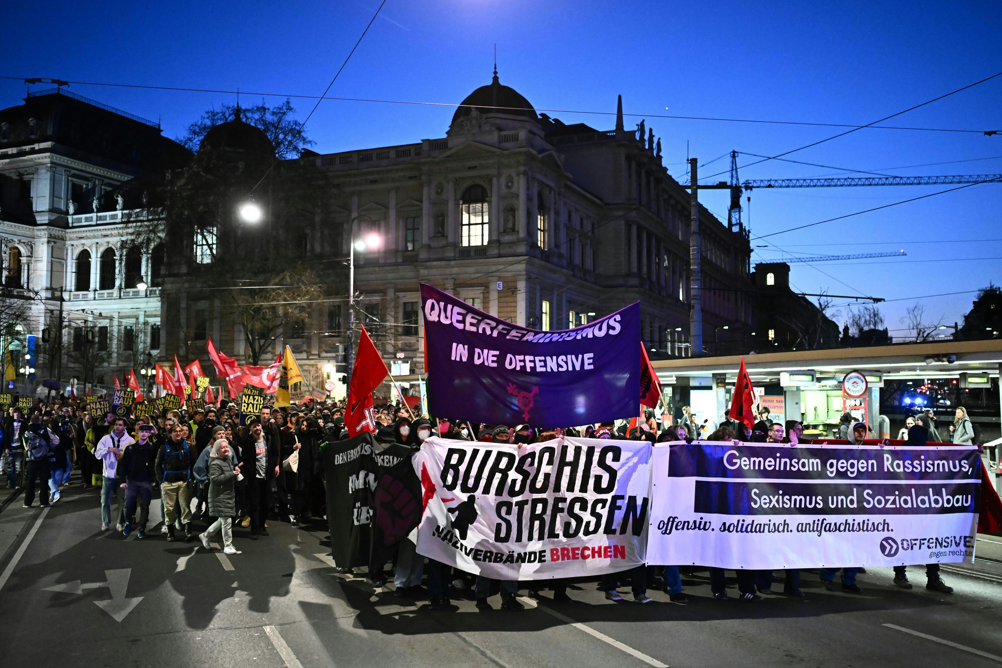 Eine Demonstration der Offensive gegen Rechts gegen den 