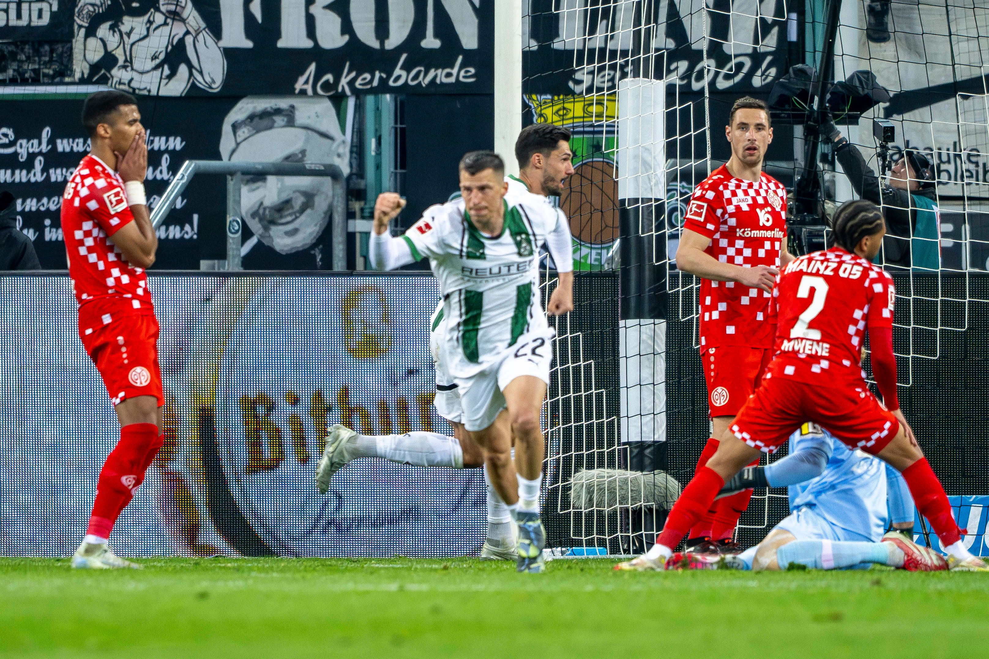 ÖFB-Teamspieler Stefan Lainer trifft gegen Mainz. 