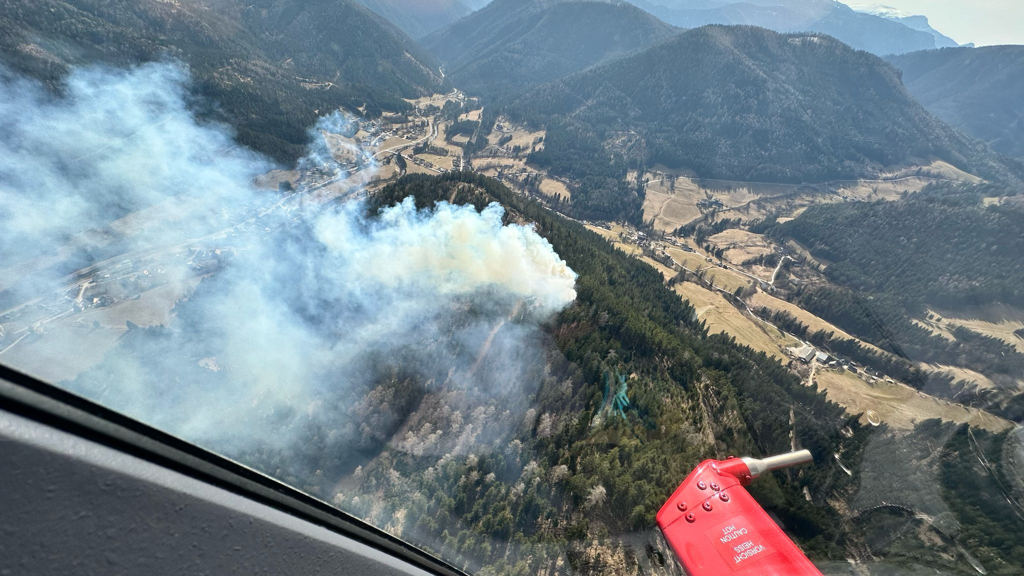 Waldbrand bei Schwarzau im Gebirge