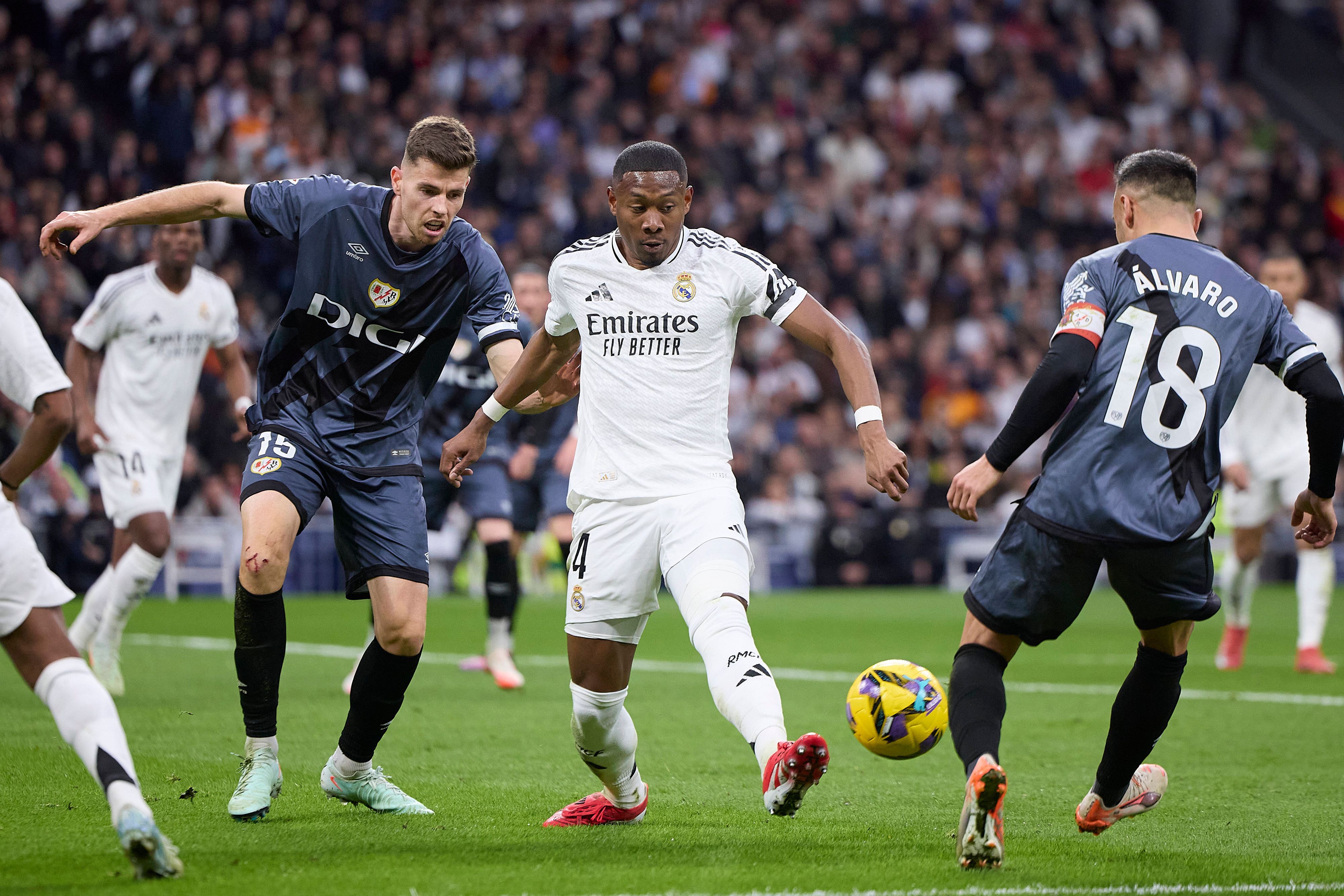 ÖFB-Star David Alaba mit dem bandagierten linken Oberschenkel im Einsatz gegen Rayo Vallecano.