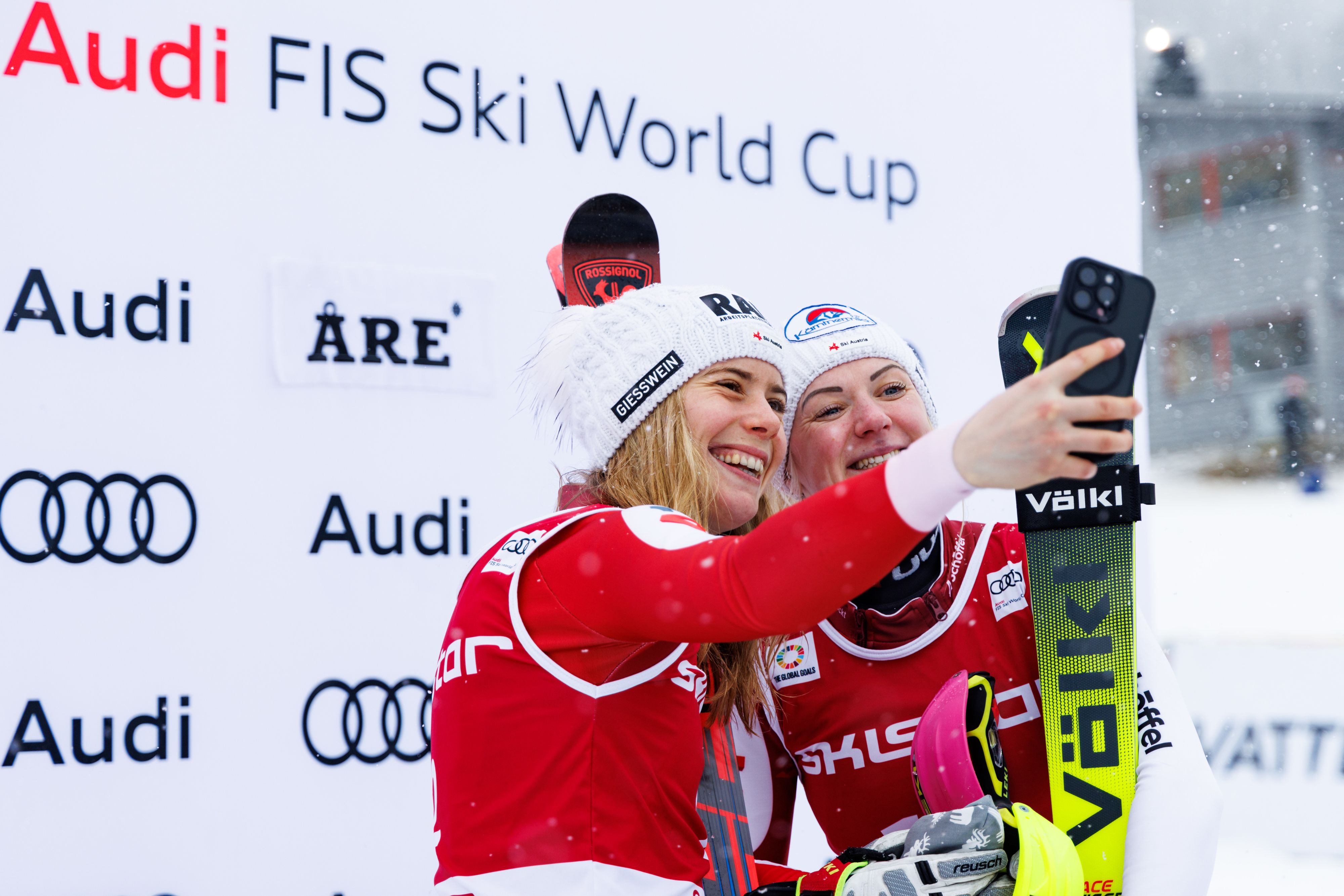 Sieger-Selfie: Kathi Liensberger mit Kathi Truppe.