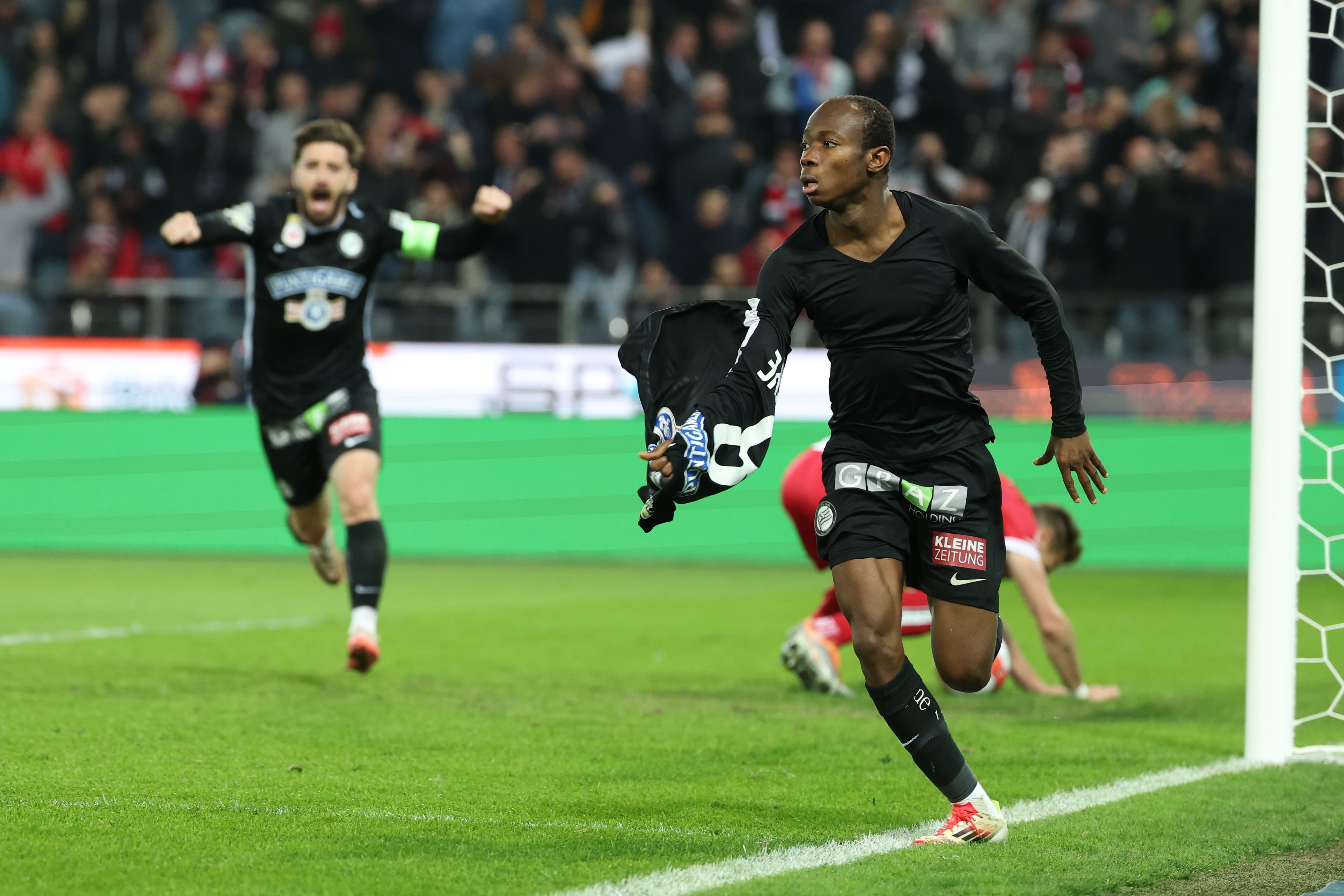 Sturm schießt sich spät aus der Krise