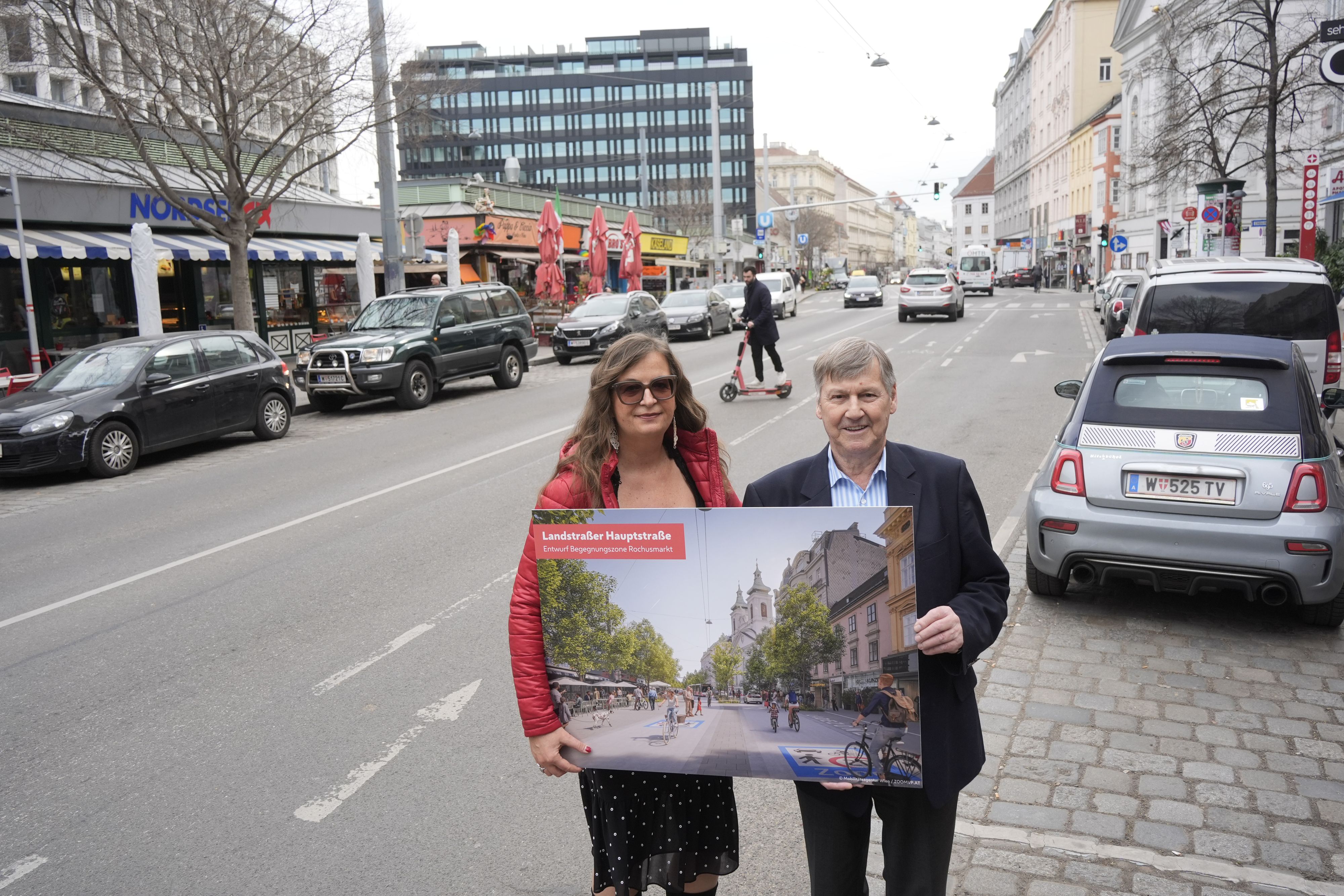 Stadträtin Ulli Sima und Bezirksvorsteher Erich Hohenberger präsentieren die Pläne zur neuen Landstraßer Hauptstraße.