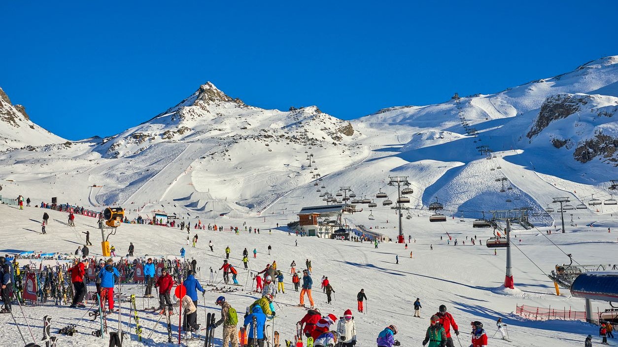 Auch auf der Skipiste flogen die Fäuste.